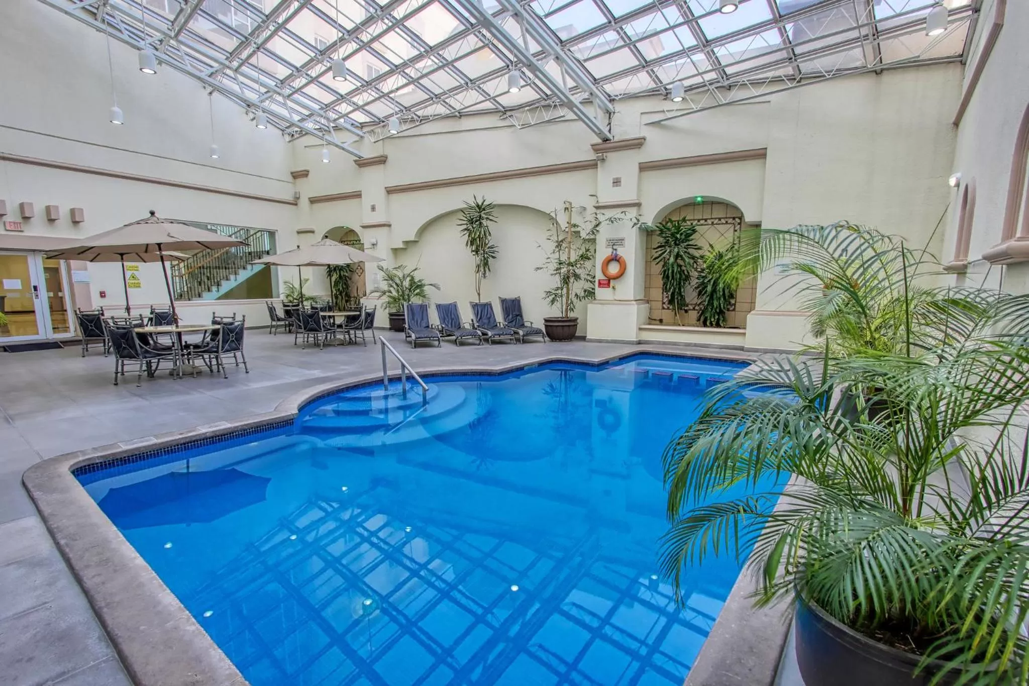 Swimming pool in Holiday Inn Leon-Convention Center by IHG