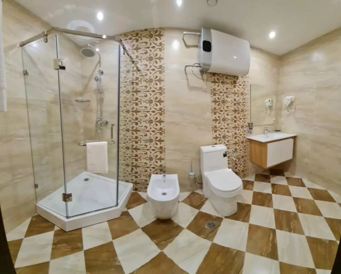 Shower in HOTEL AYNI