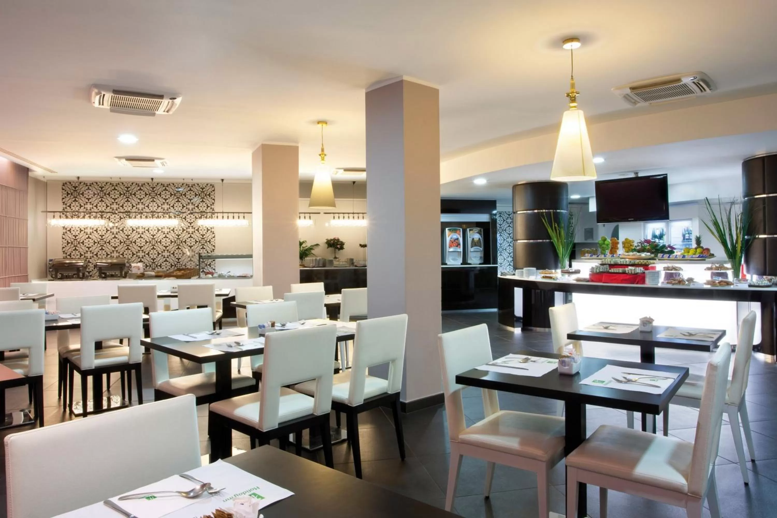 Restaurant/places to eat in Holiday Inn Genoa City by IHG