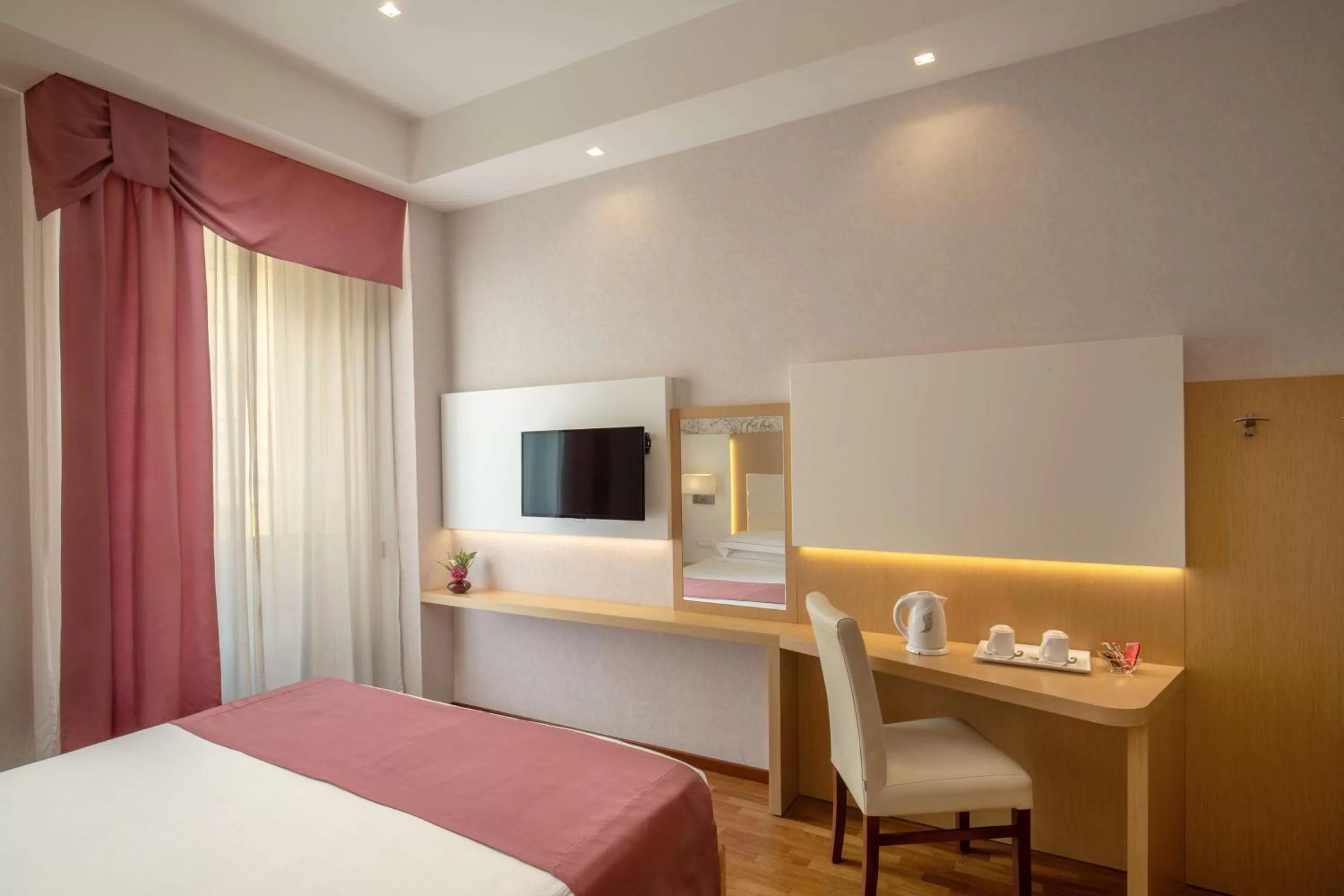 Bedroom, Bed in Hotel Diana Roof Garden