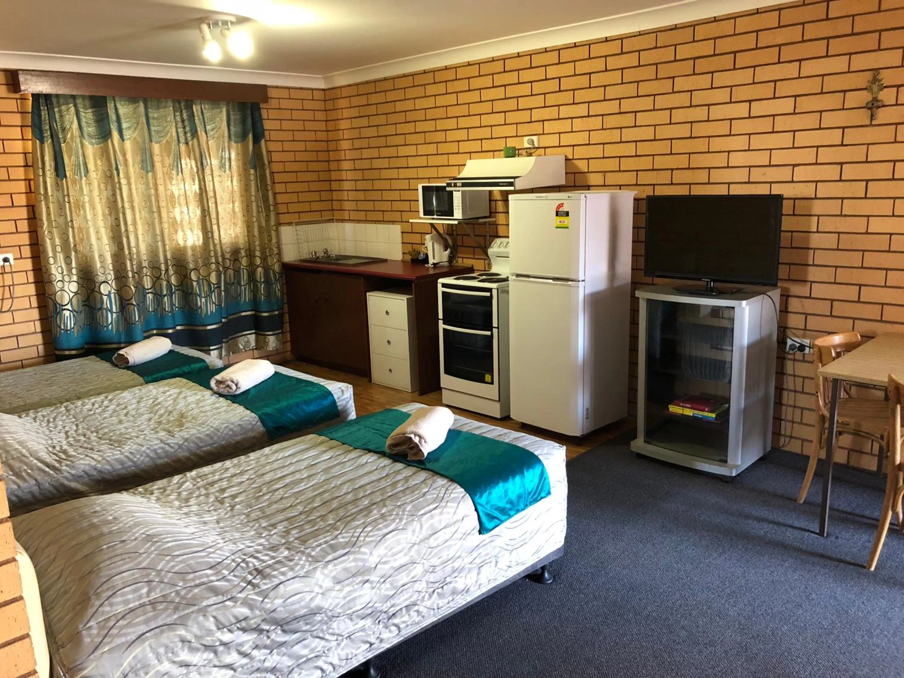 Coffee/tea facilities, Bed in Stockman Motor Inn