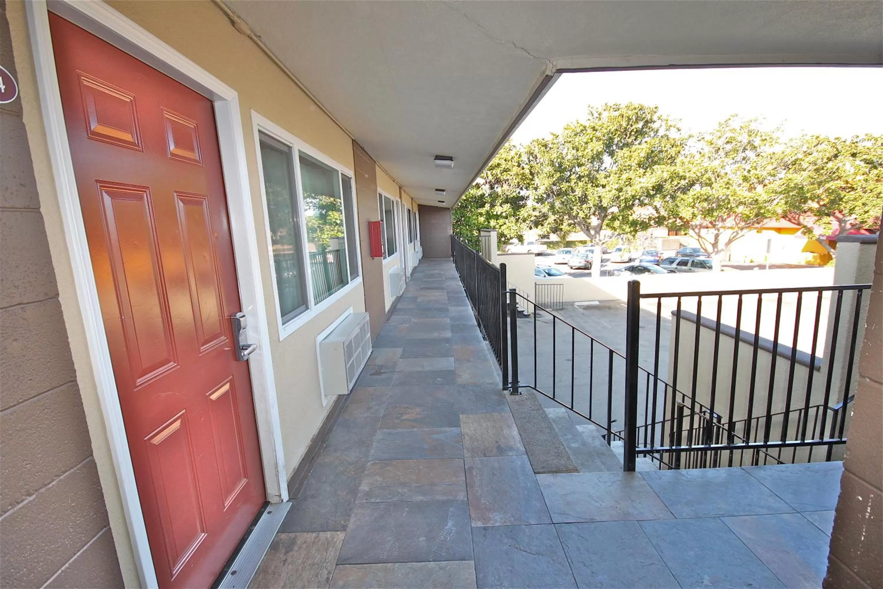 Facade/entrance in Budget Inn