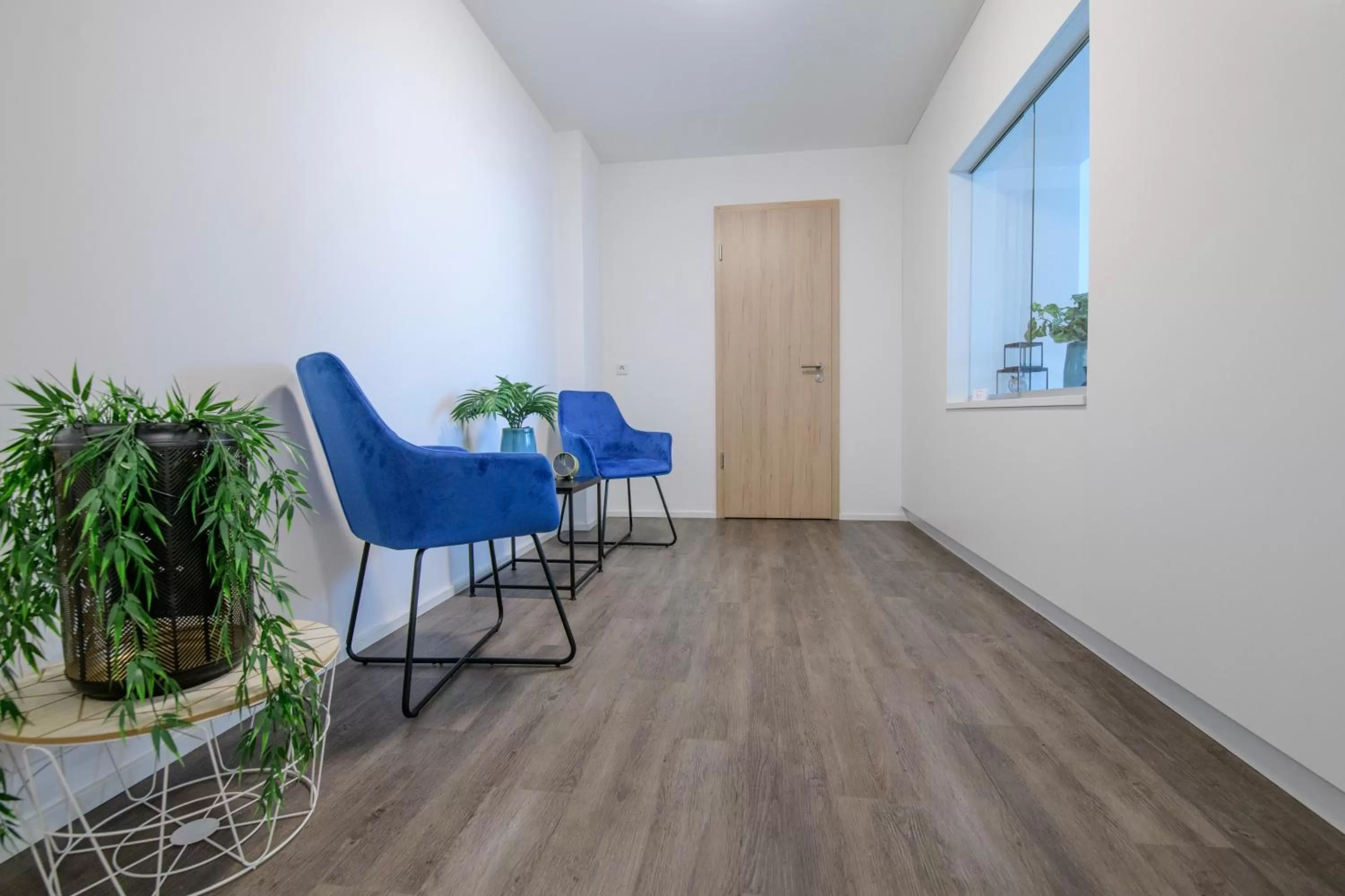 Staff in Smart & Stay Aparthotel Saarbrücken Süd - Self-Check-In - Free Parking