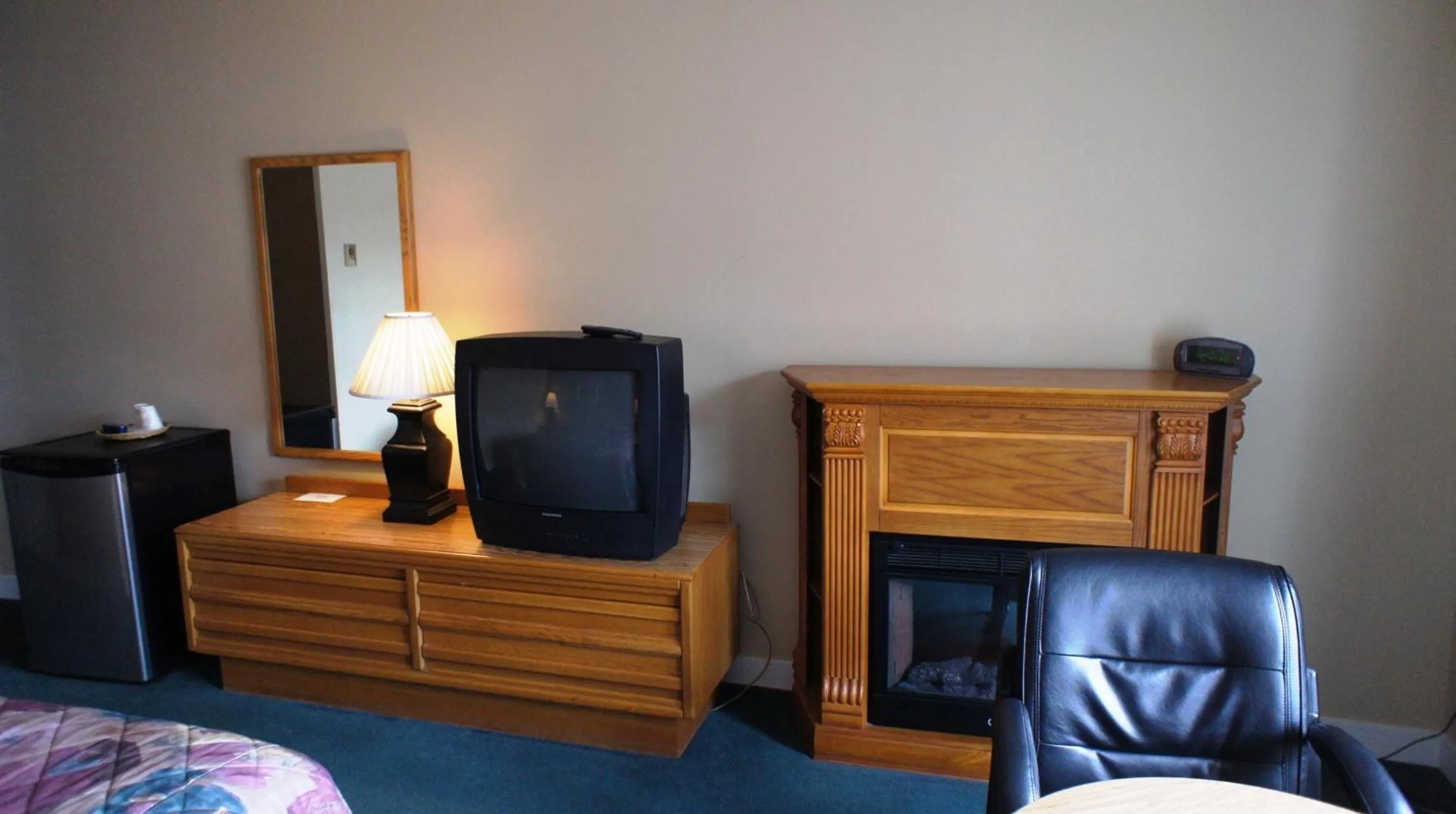 TV and multimedia in Kings Inn Near the Falls