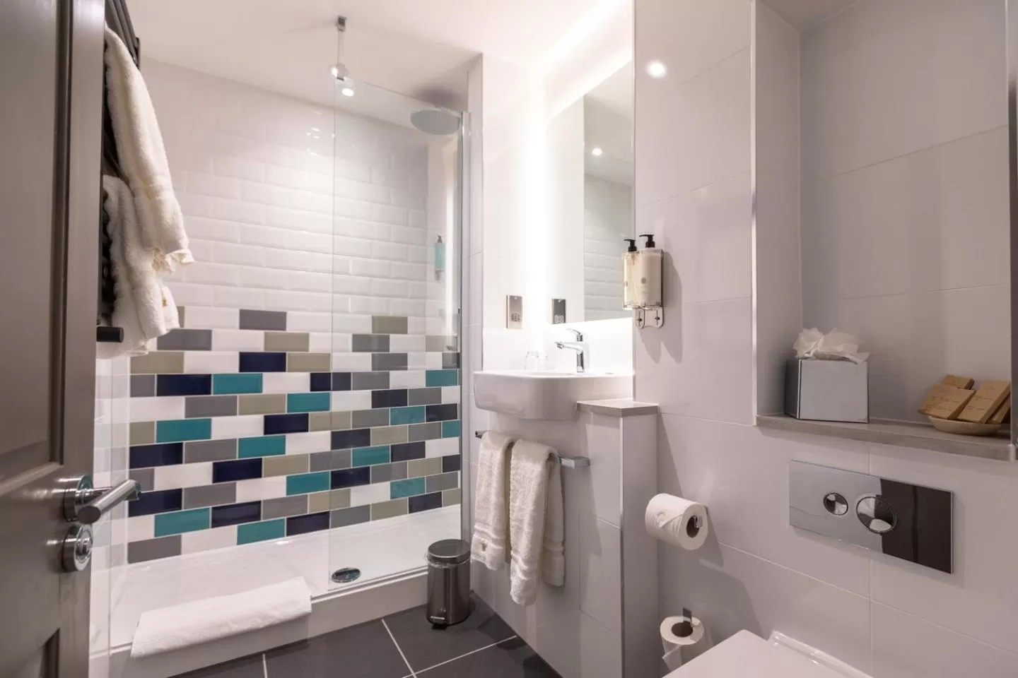 Shower in The Feathers Hotel