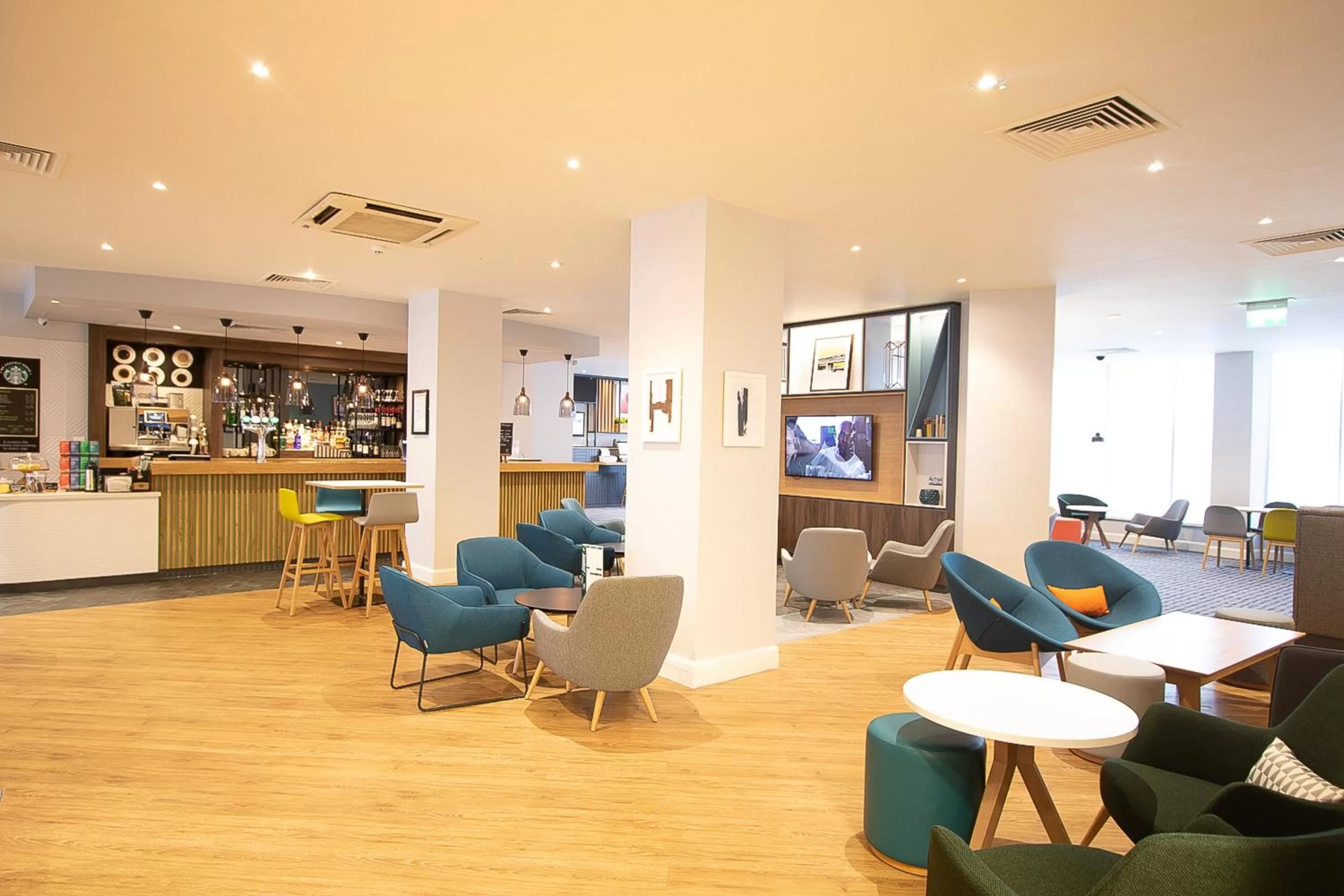 Lounge or bar in Holiday Inn Preston by IHG