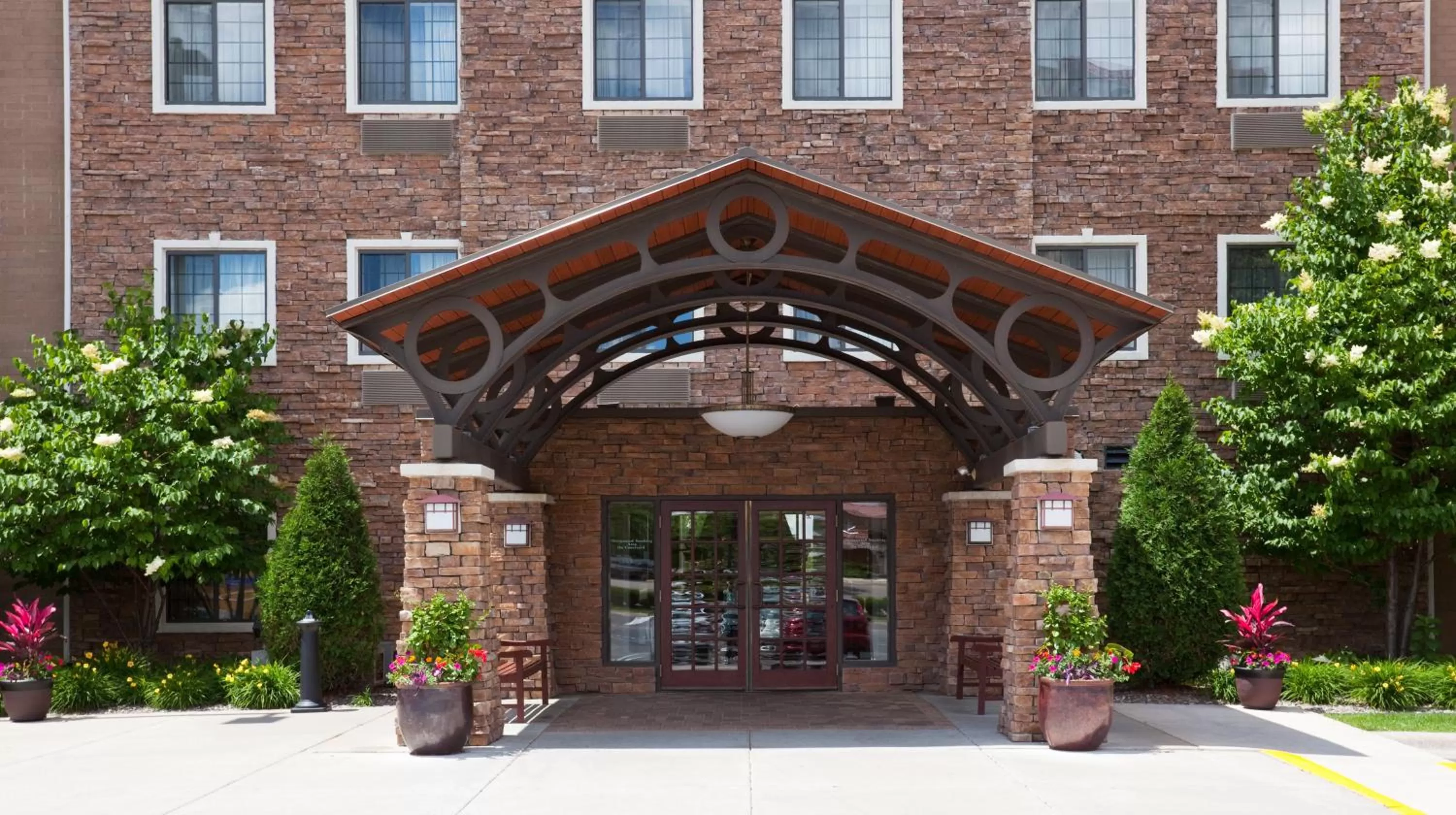 Property building in Staybridge Suites Minneapolis-Bloomington by IHG