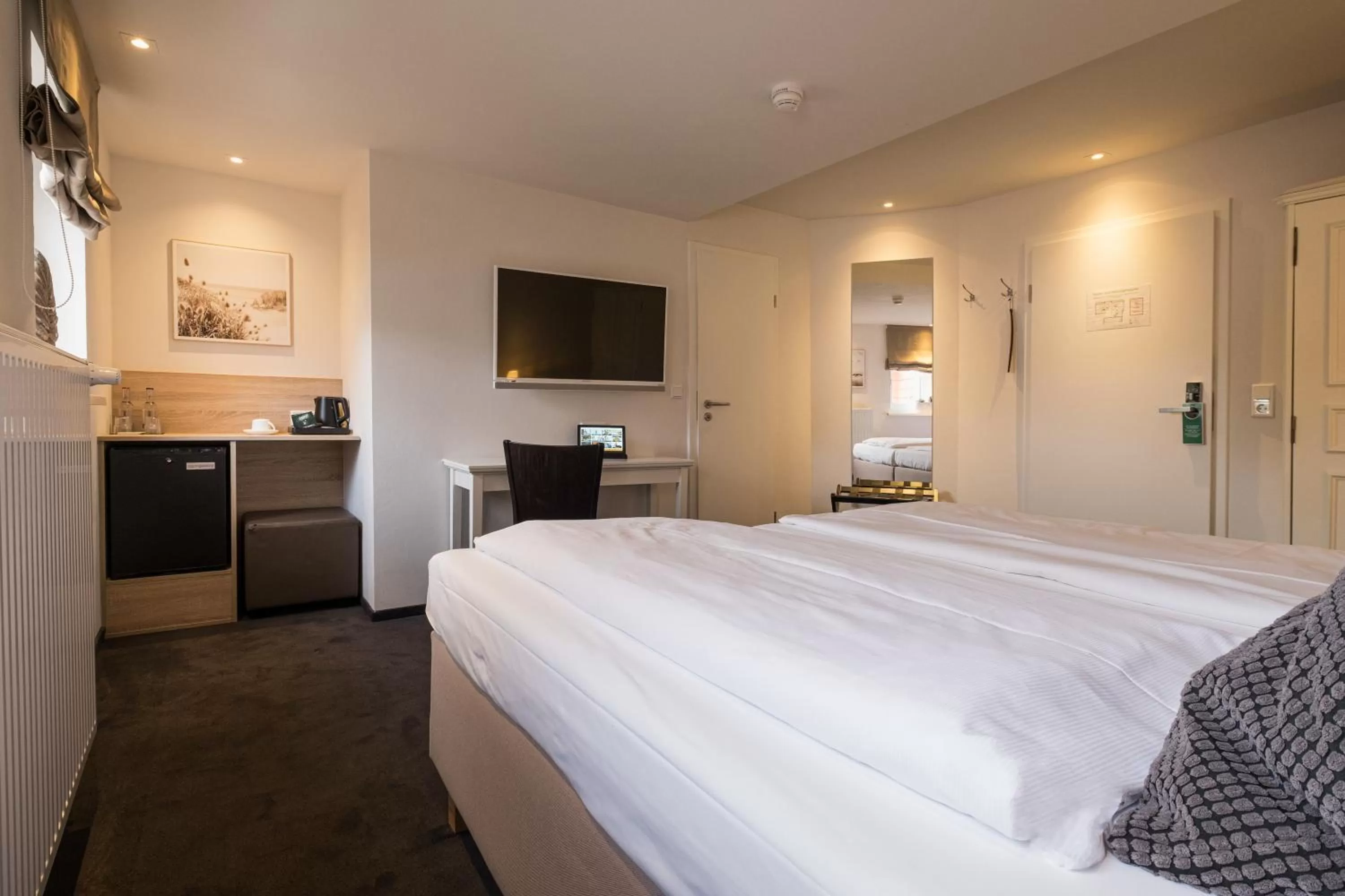 Photo of the whole room, Bed in Eichhorns