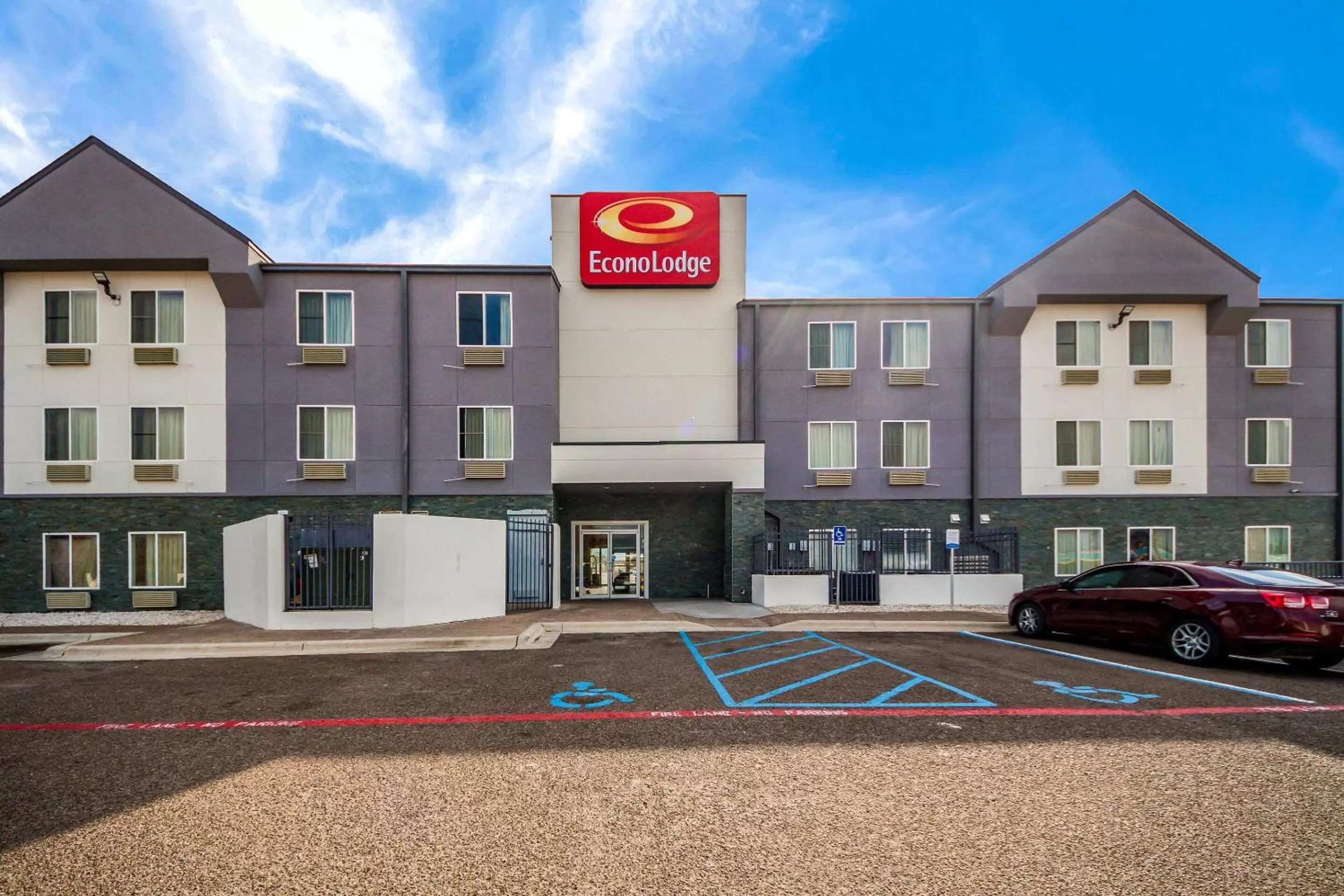 Property building in Econo Lodge Laredo