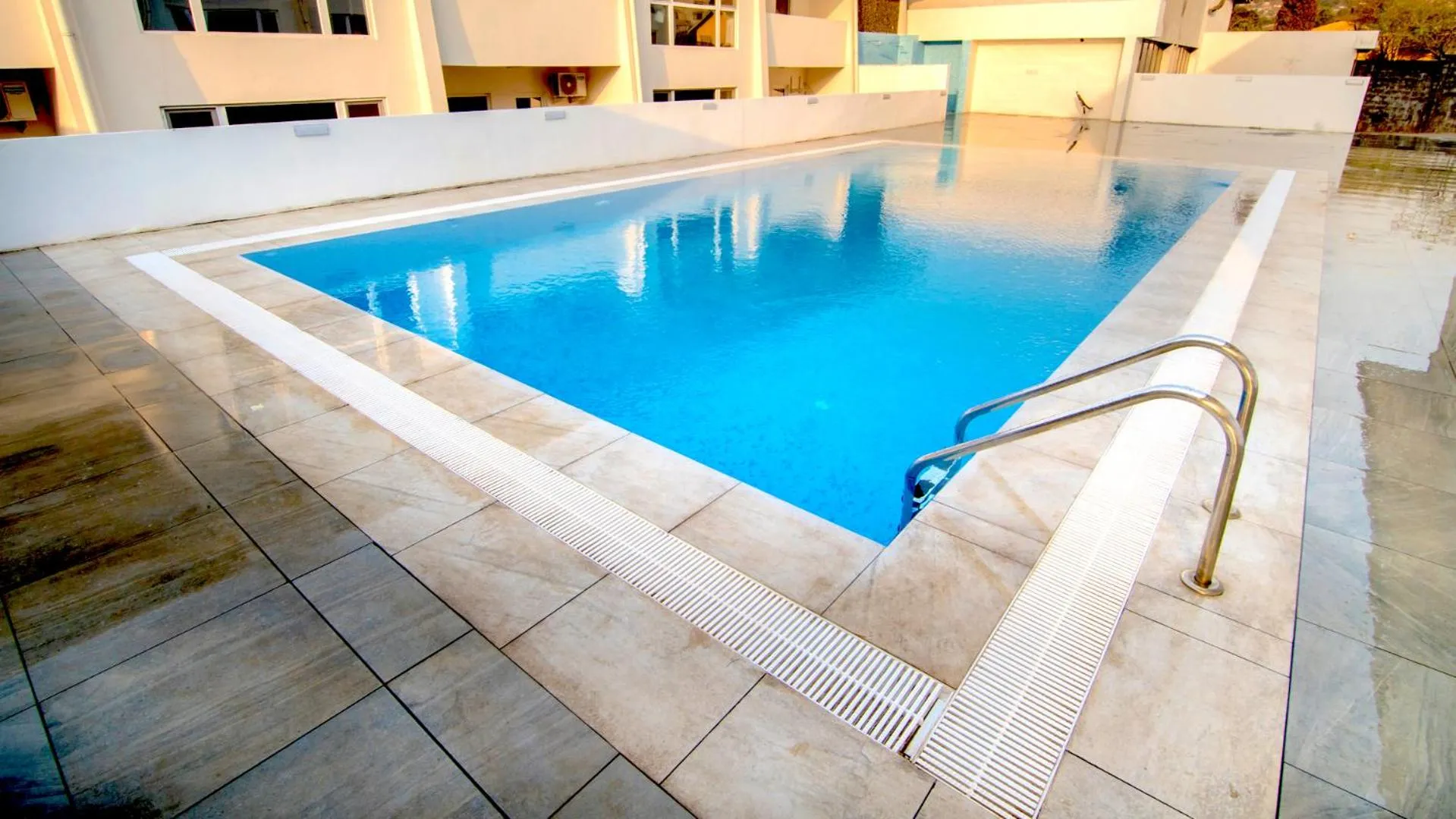Swimming pool in New Brookfields Hotel