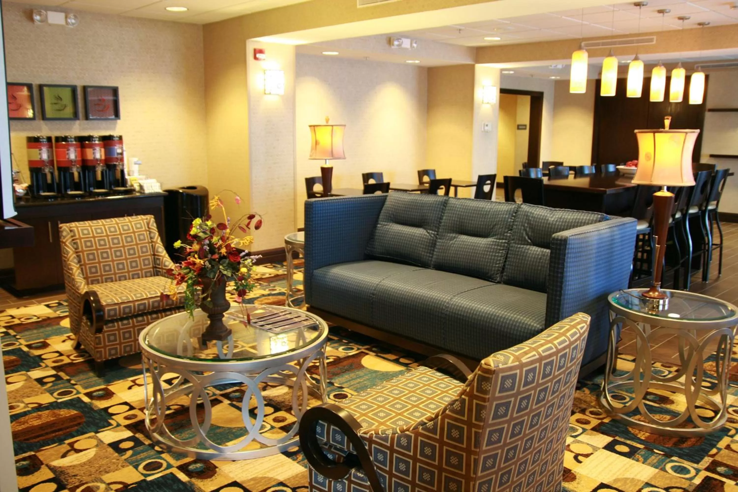 Lobby or reception in Hampton Inn Topeka