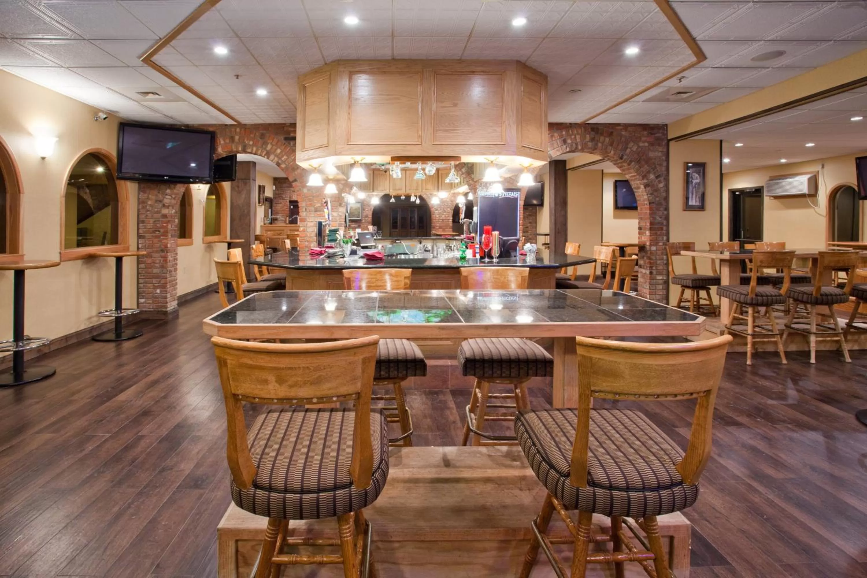 Lounge or bar in Holiday Inn Great Falls-Convention Center by IHG