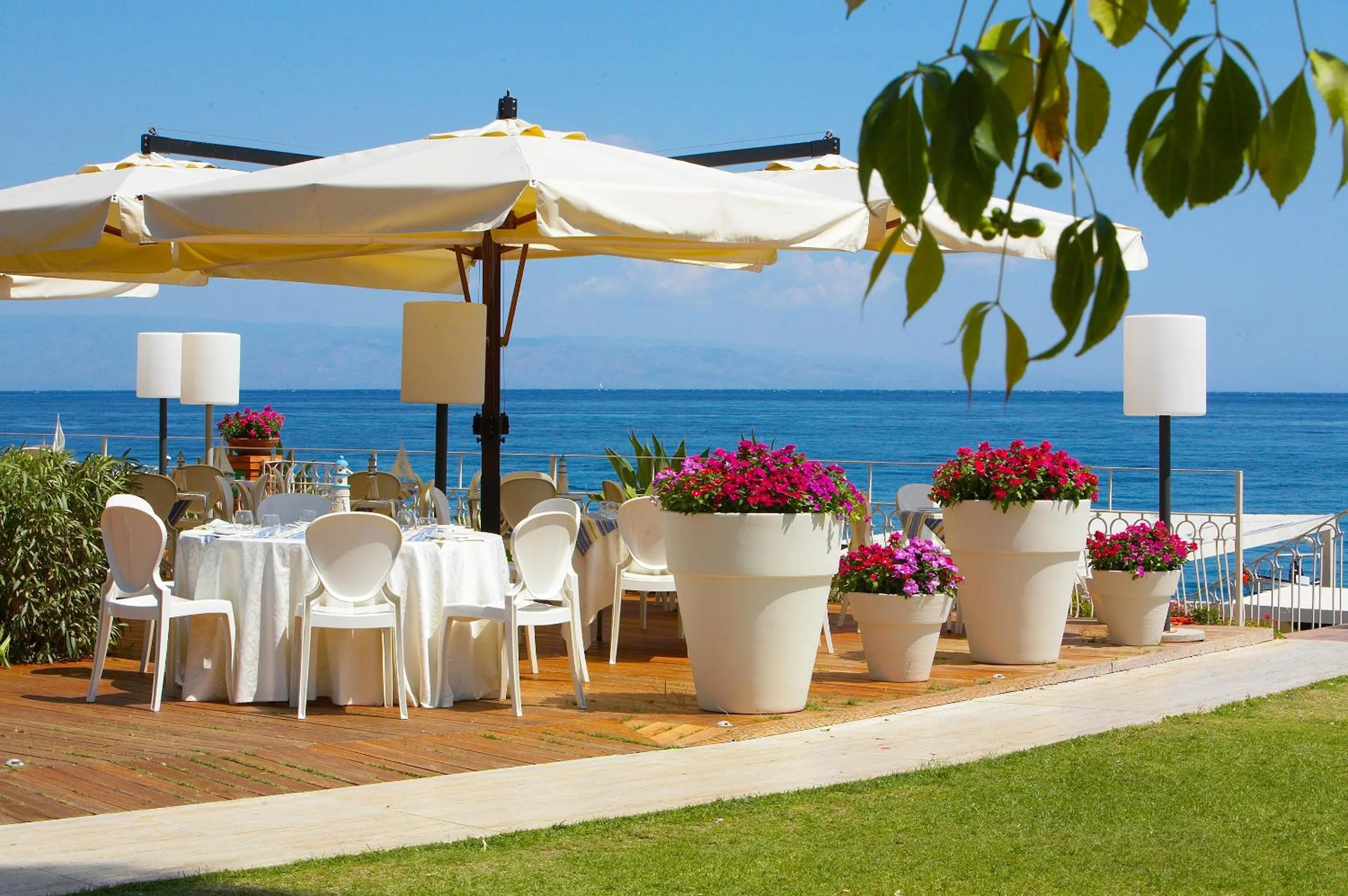 Restaurant/places to eat in Hotel Caparena