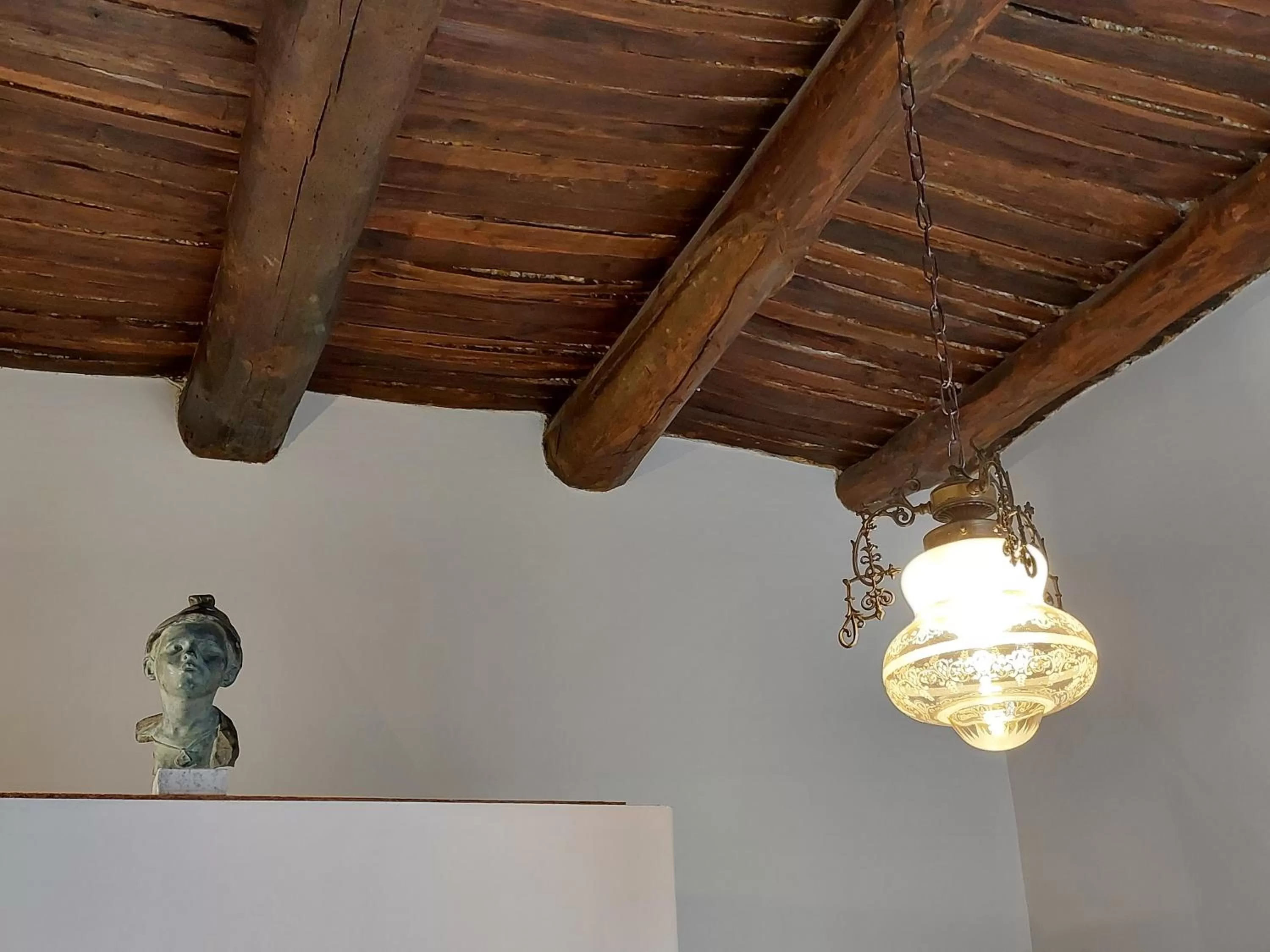 Decorative detail in B&B Palazzo Carafa di Montorio