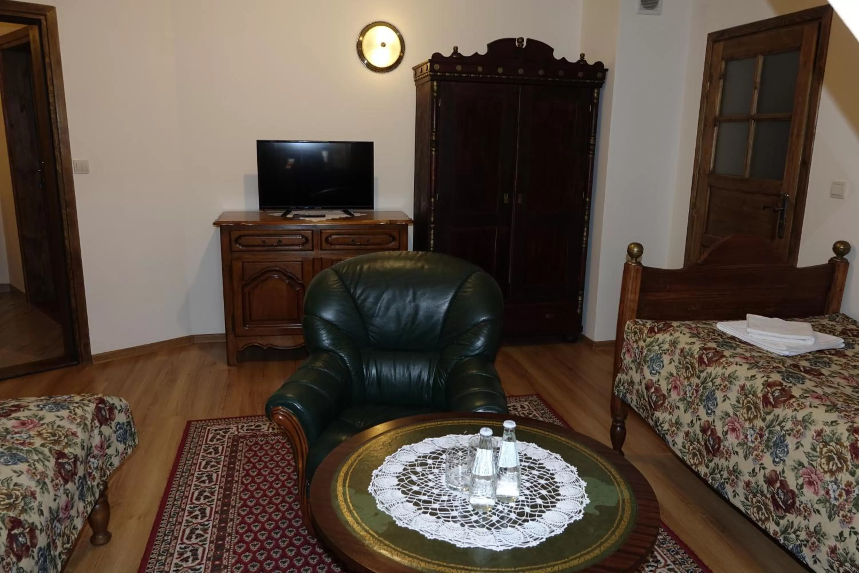 Gościniec Dworski w Ropie - Pokoje gościnne