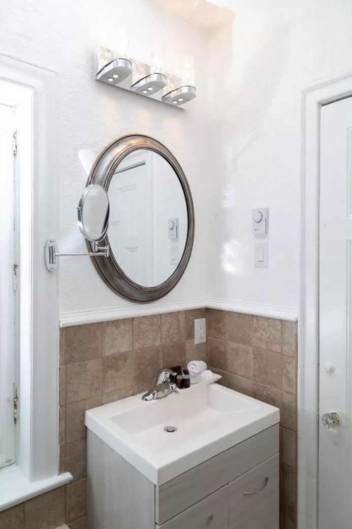 Bathroom in Grey Gables Inn