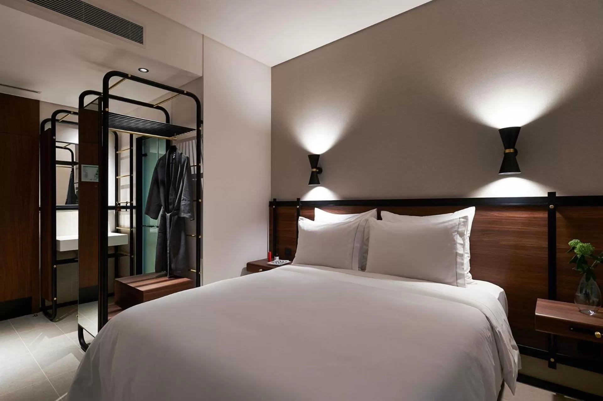 Bed in FORM Hotel Al Jaddaf, Dubai, a Member of Design Hotels