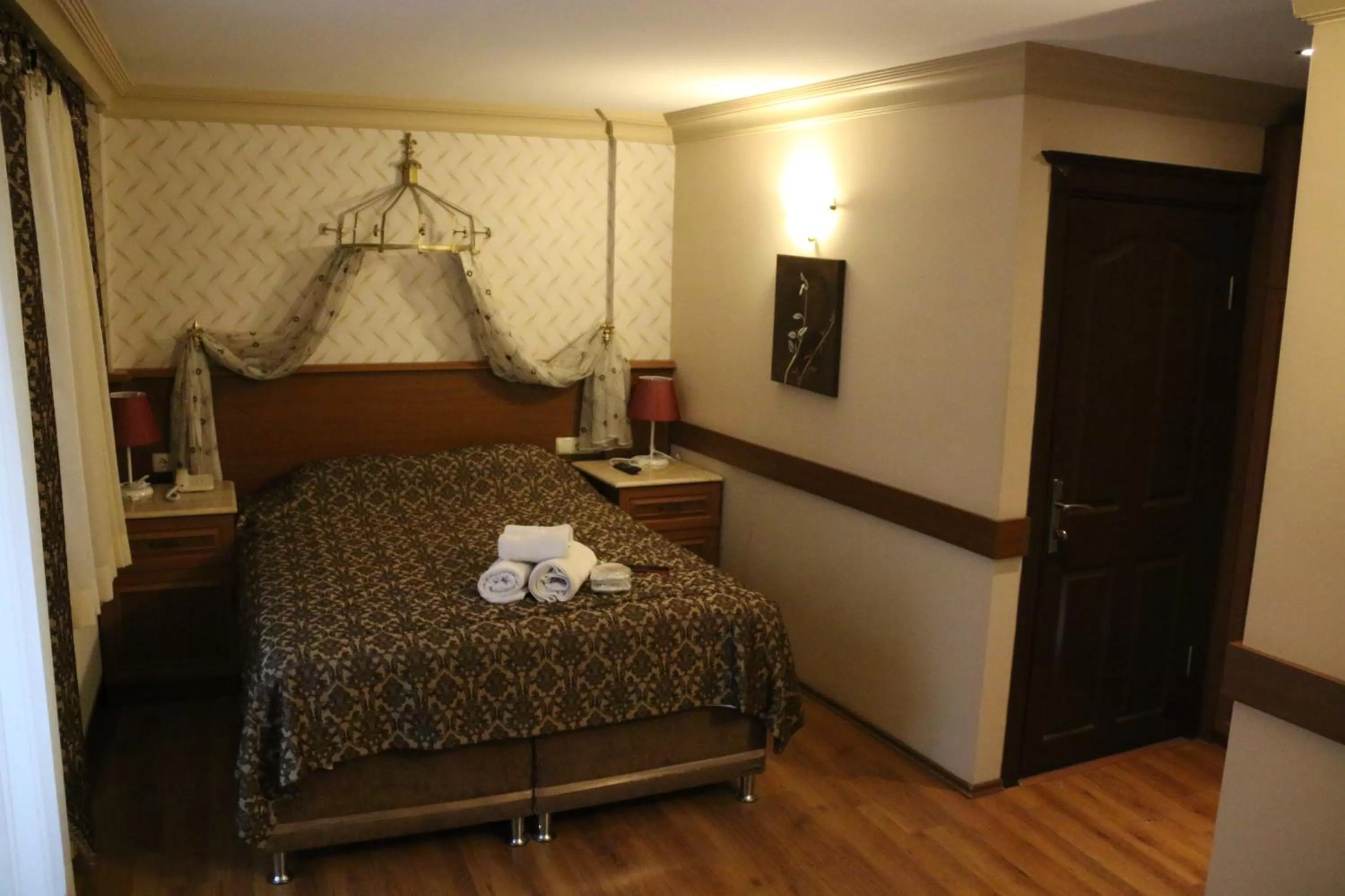 Photo of the whole room, Bed in Grand Peninsula Hotel