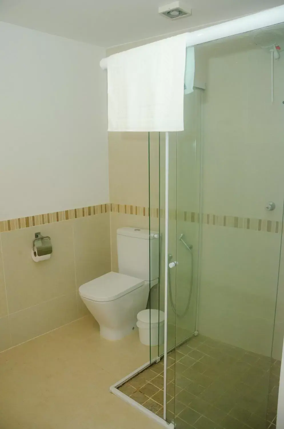 Double Room with Balcony in Pousada e Hostel Chez Marianne Double Room with Balcony in Pousada e Hostel Chez Marianne