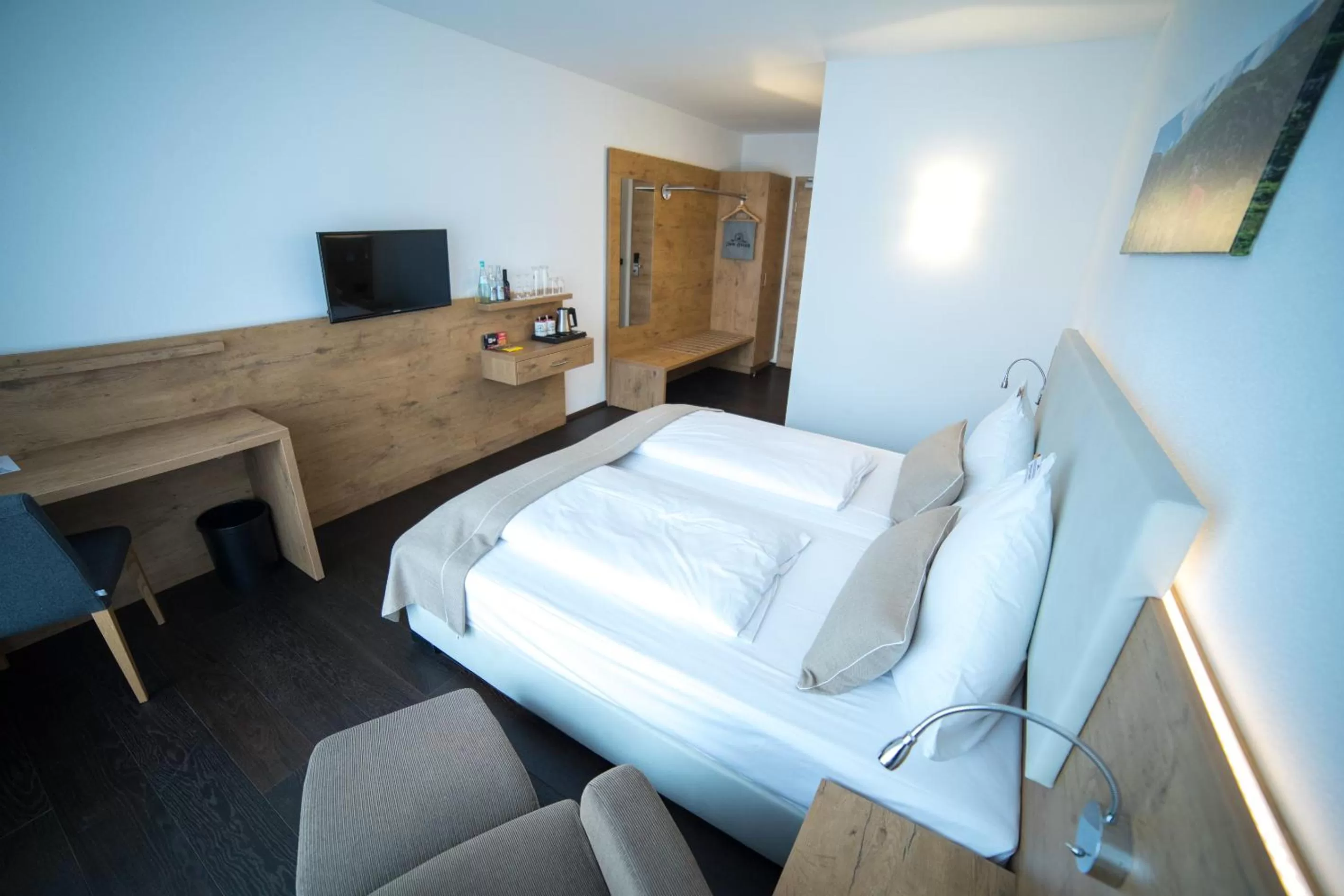 Photo of the whole room, Bed in Hotel zum Hirsch