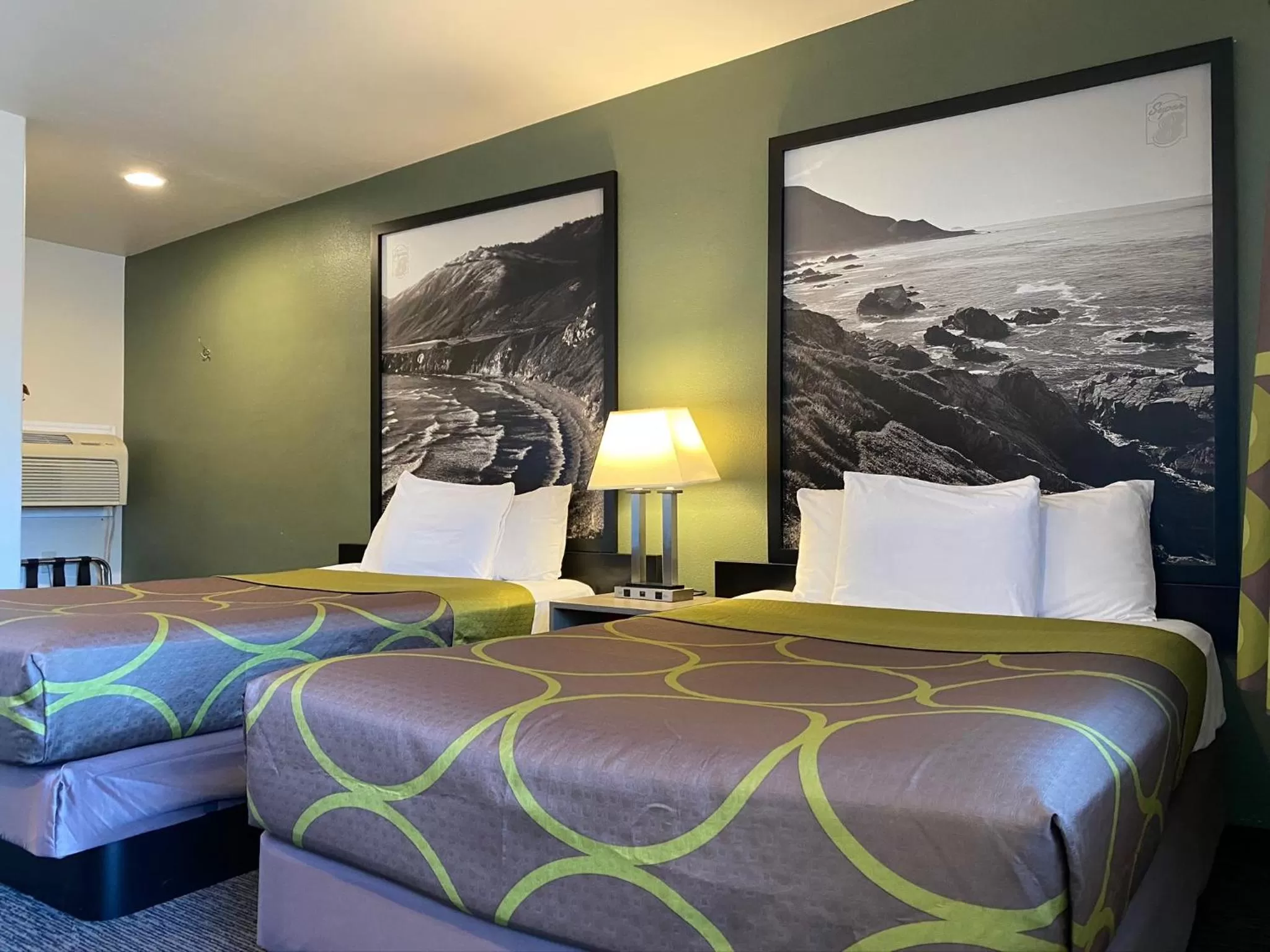 Photo of the whole room, Bed in Super 8 by Wyndham Monterey