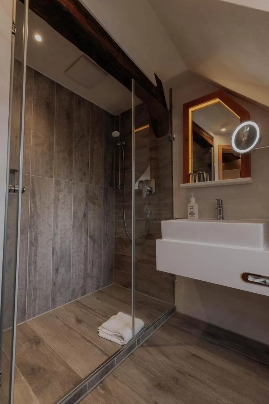 Bathroom in Altstadtmittehotel Sonne