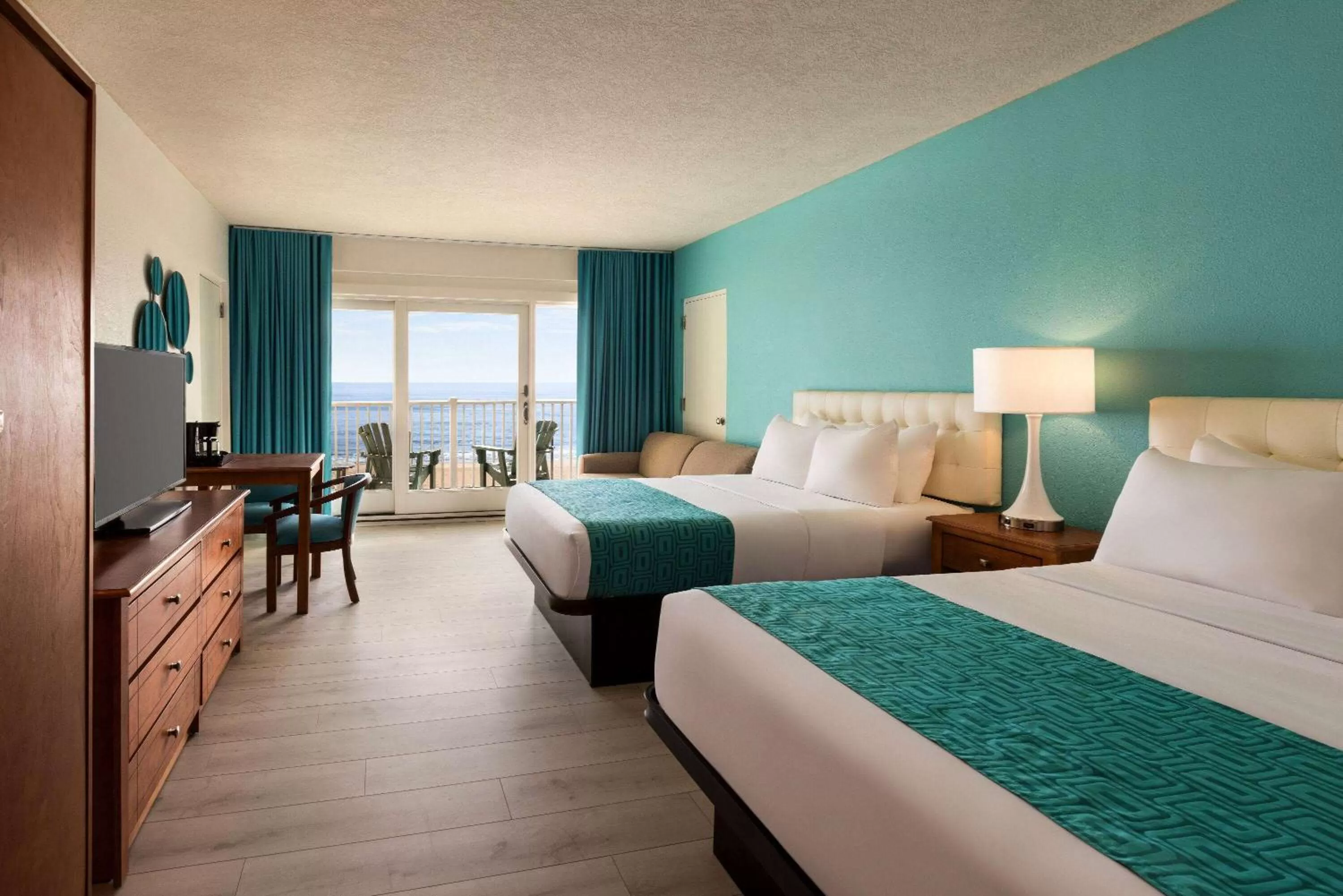 Photo of the whole room, Bed in Howard Johnson by Wyndham Ocean City Oceanfront