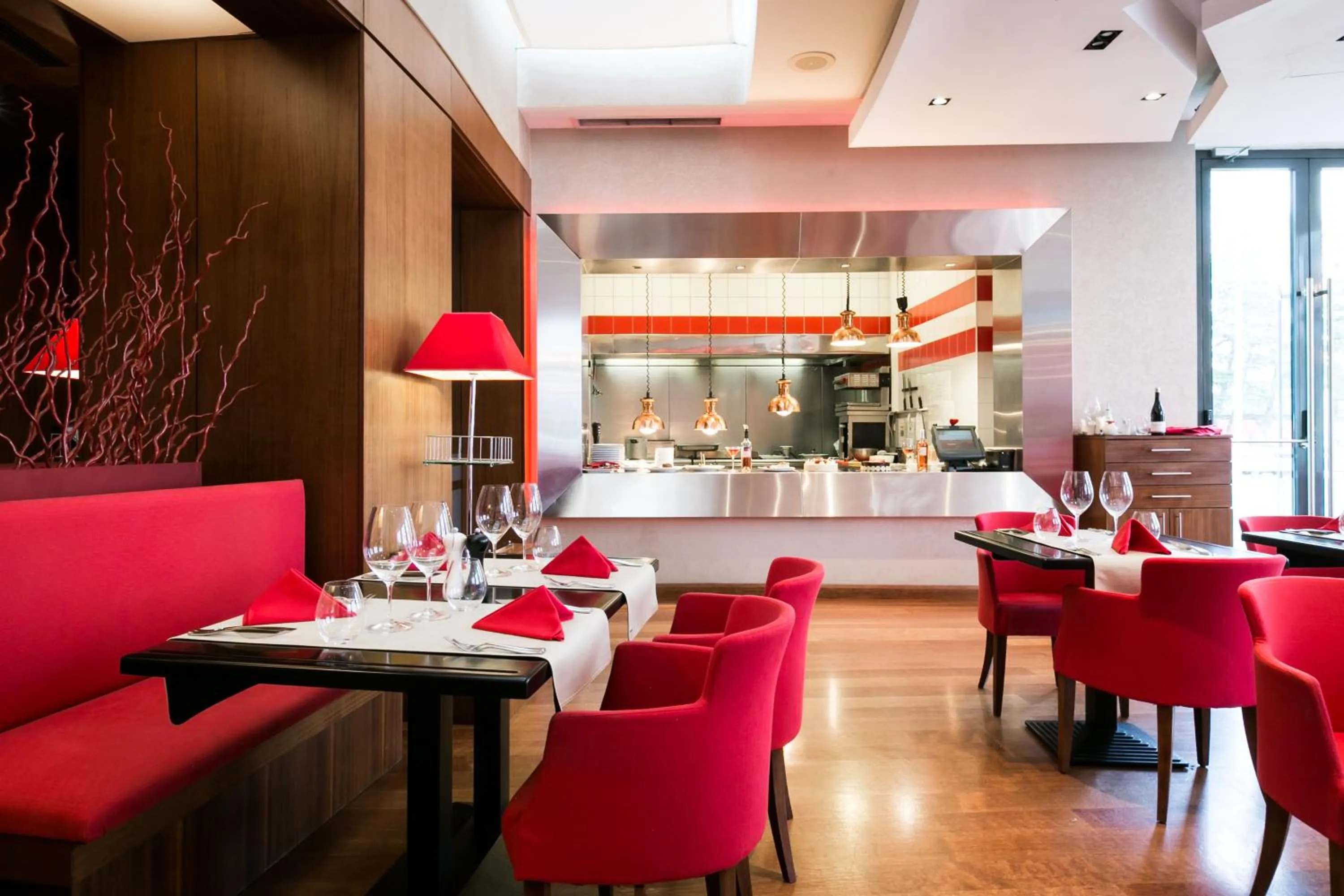 Restaurant/places to eat in Pullman Bucharest World Trade Center