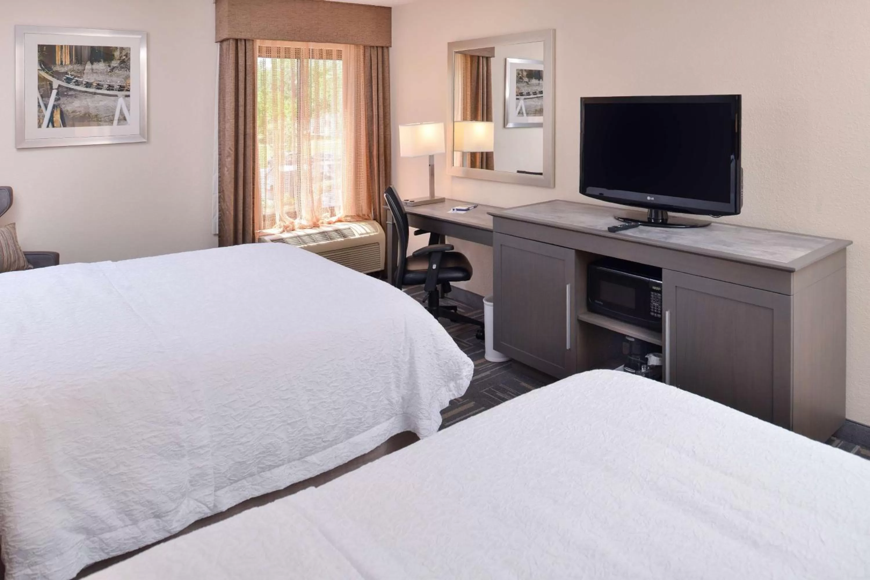 Bed in Hampton Inn Closest to Universal Orlando