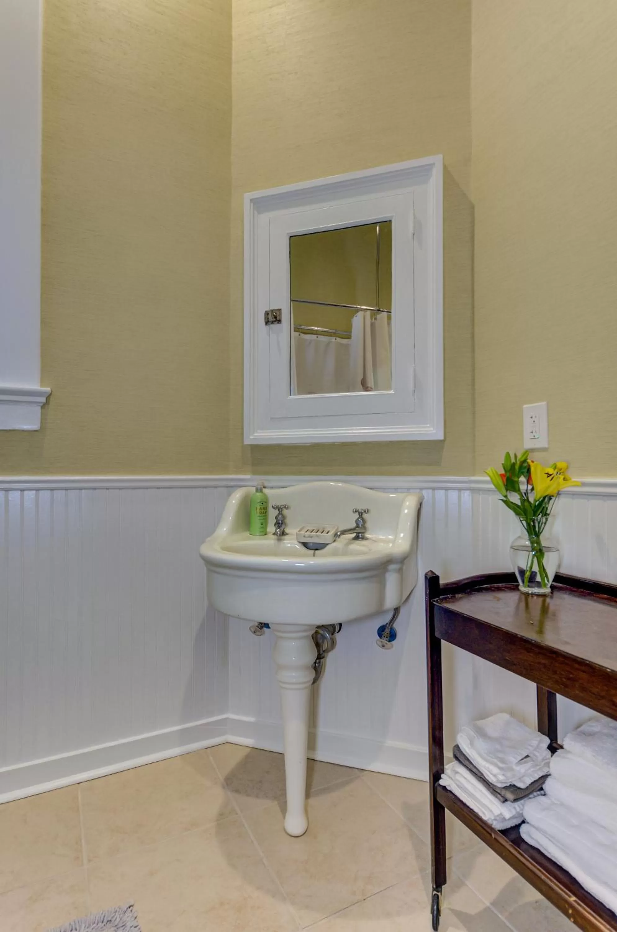 Bathroom in Oak Hall Bed and Breakfast