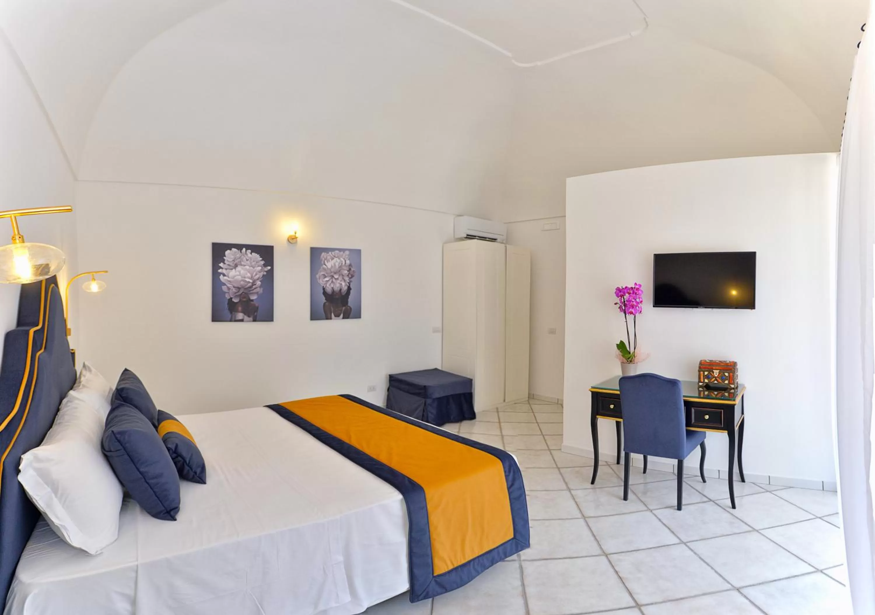 Shower, Bed in Amalfi Resort