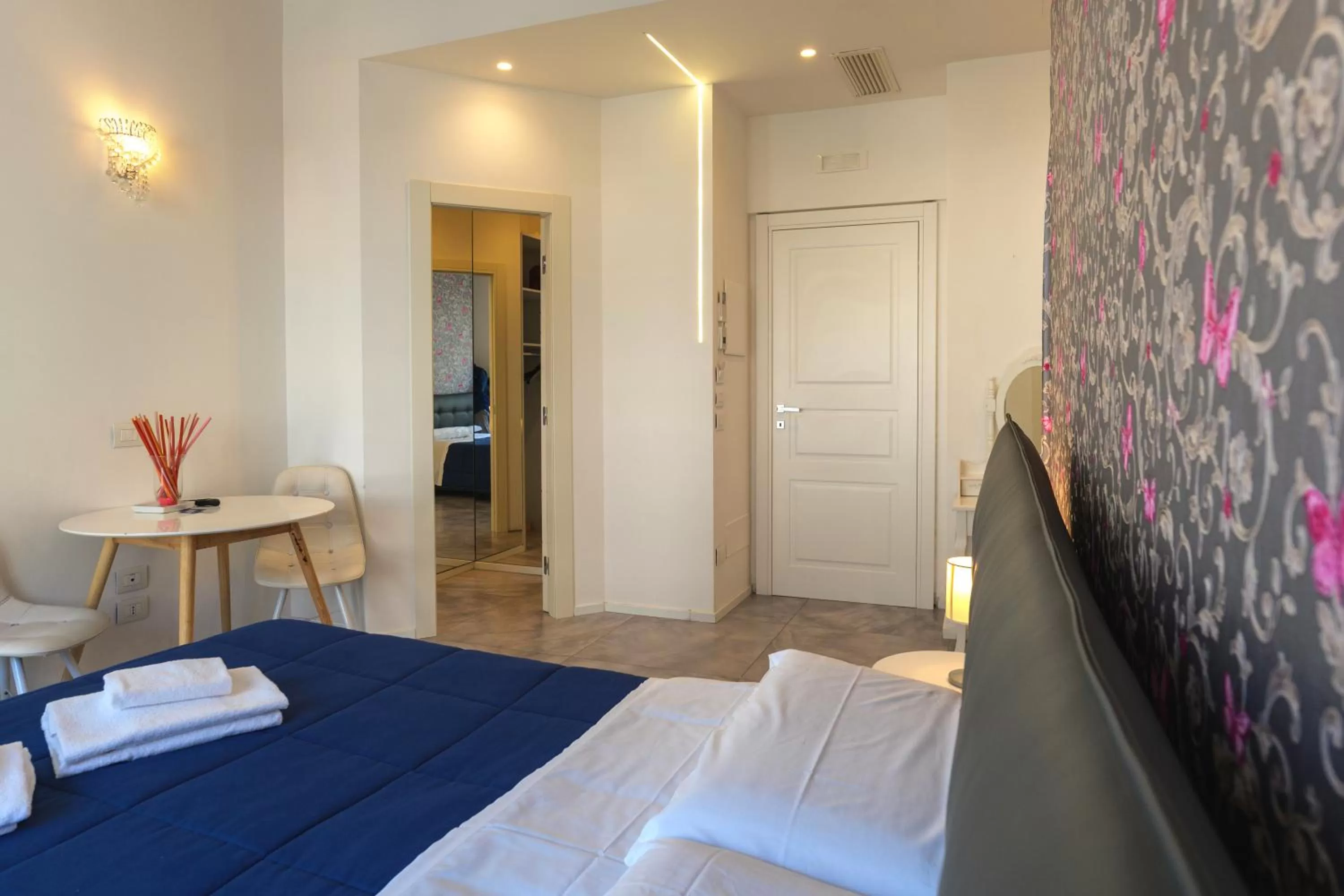 Bed in Relais Vittorio Veneto - Luxotel & Apartotel