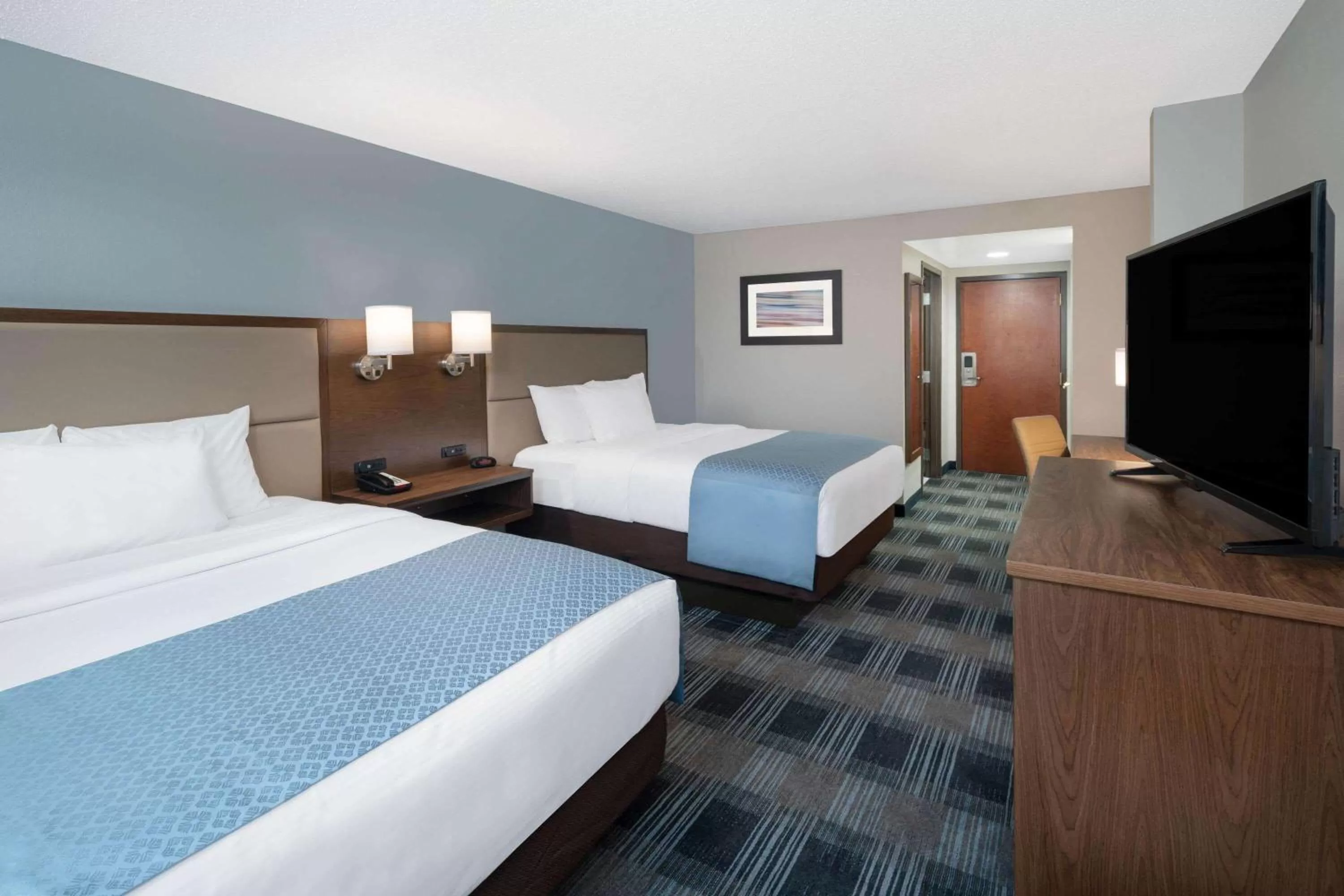 Photo of the whole room, Bed in Holiday Inn Express & Suites - Mobile - I-65 by IHG