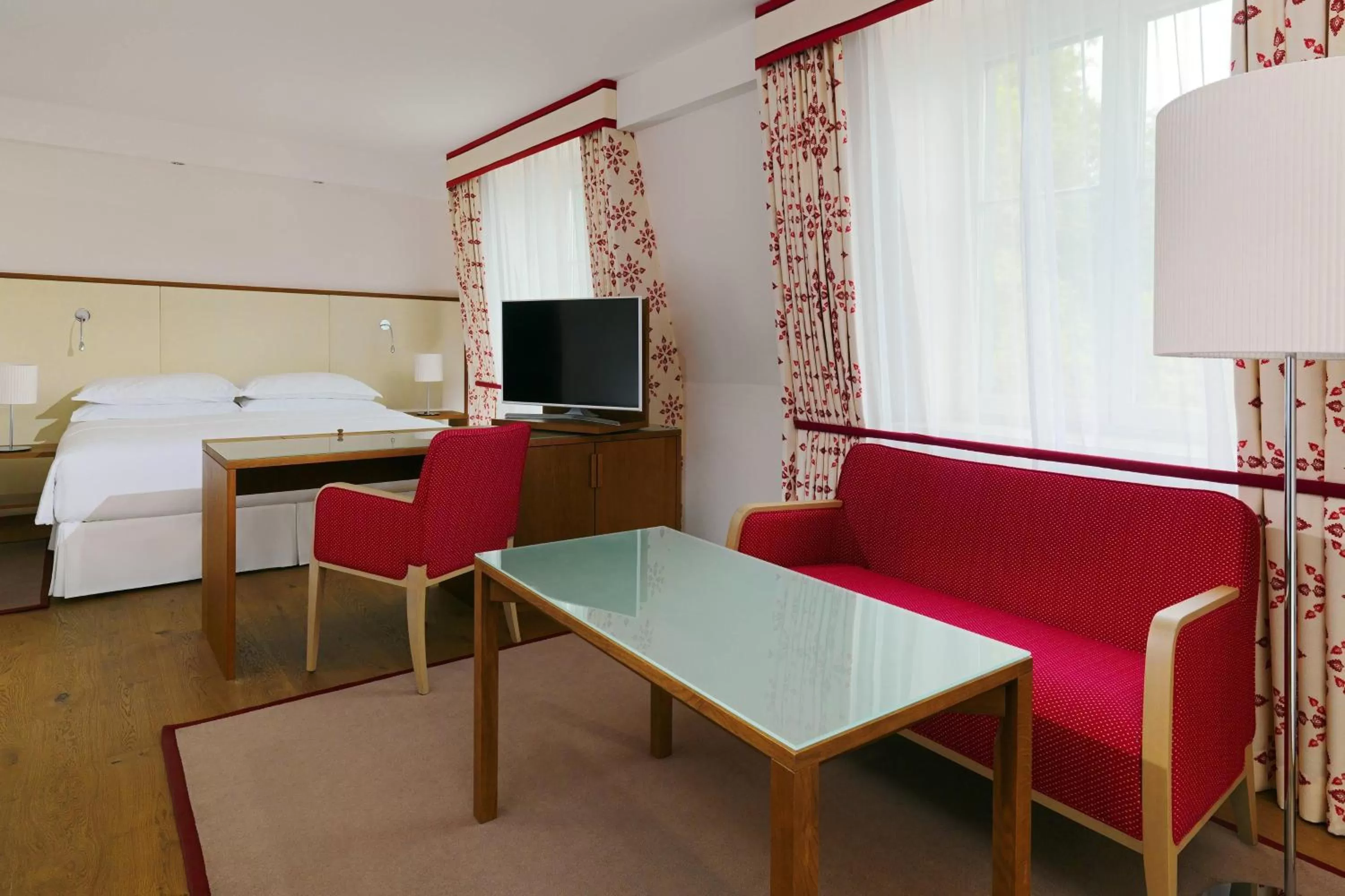 Photo of the whole room in Sheraton Grand Salzburg