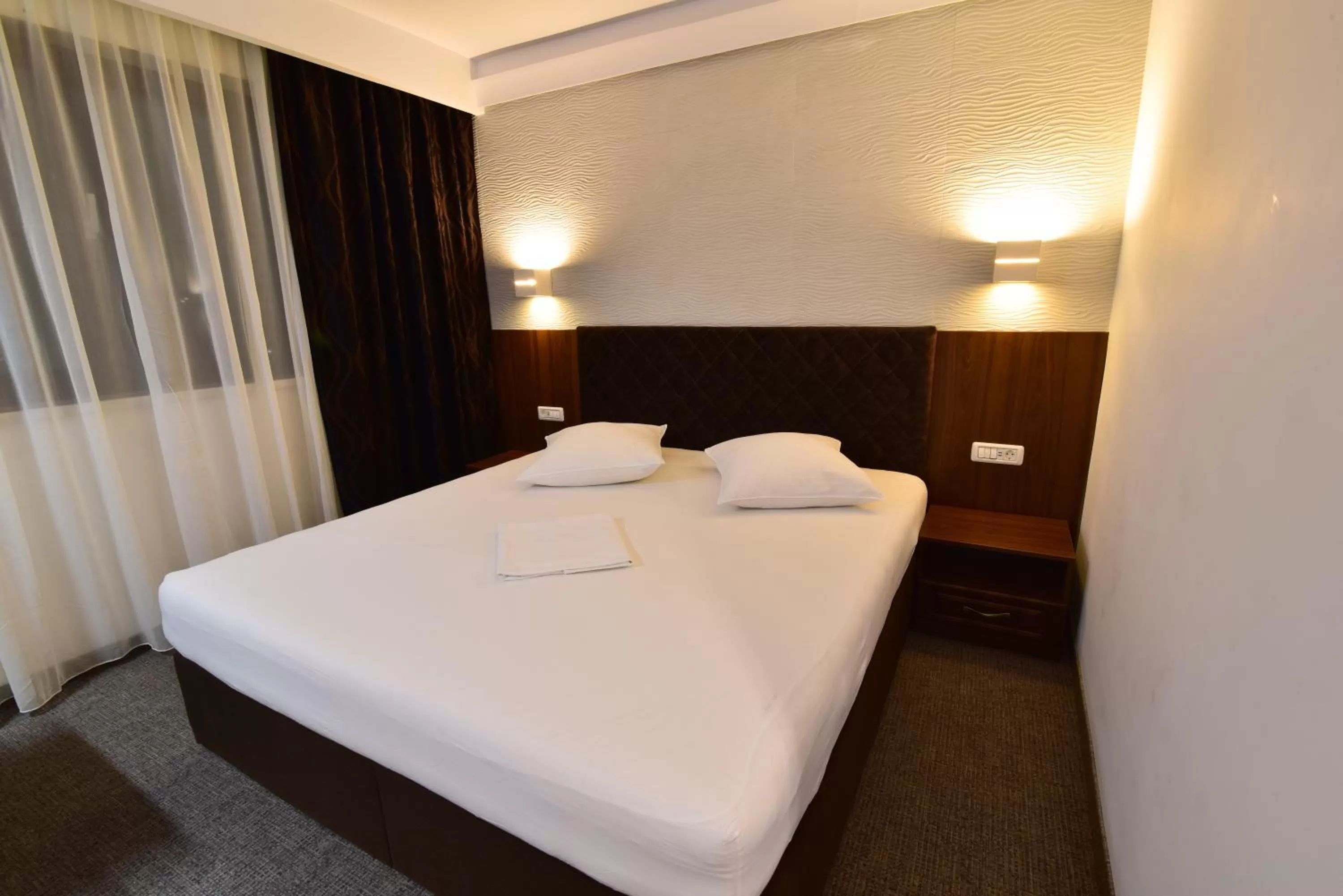 Photo of the whole room, Bed in Hotel Forum