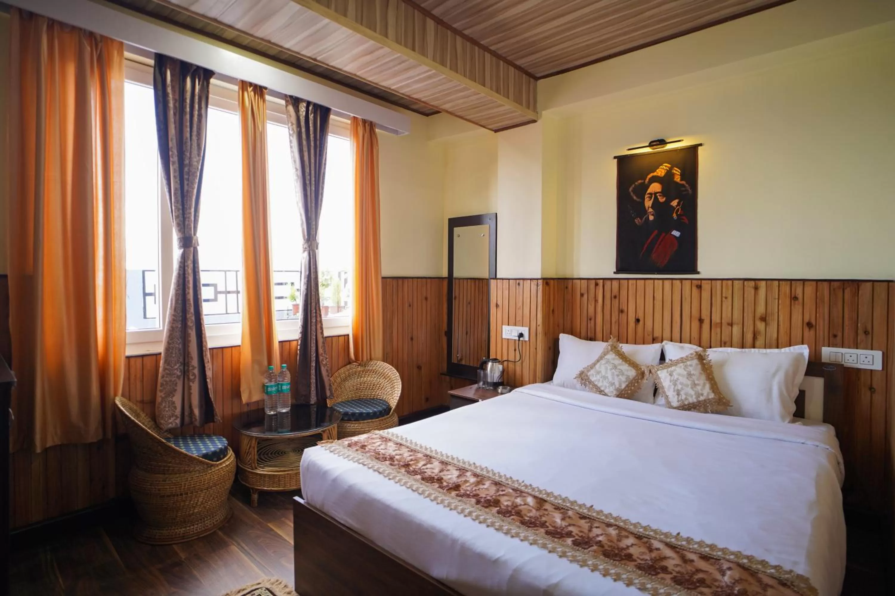 Bed in Hotel Hill Queen near Sherpa Gumba Darjeeling Mall 5 Min Couple Friendly