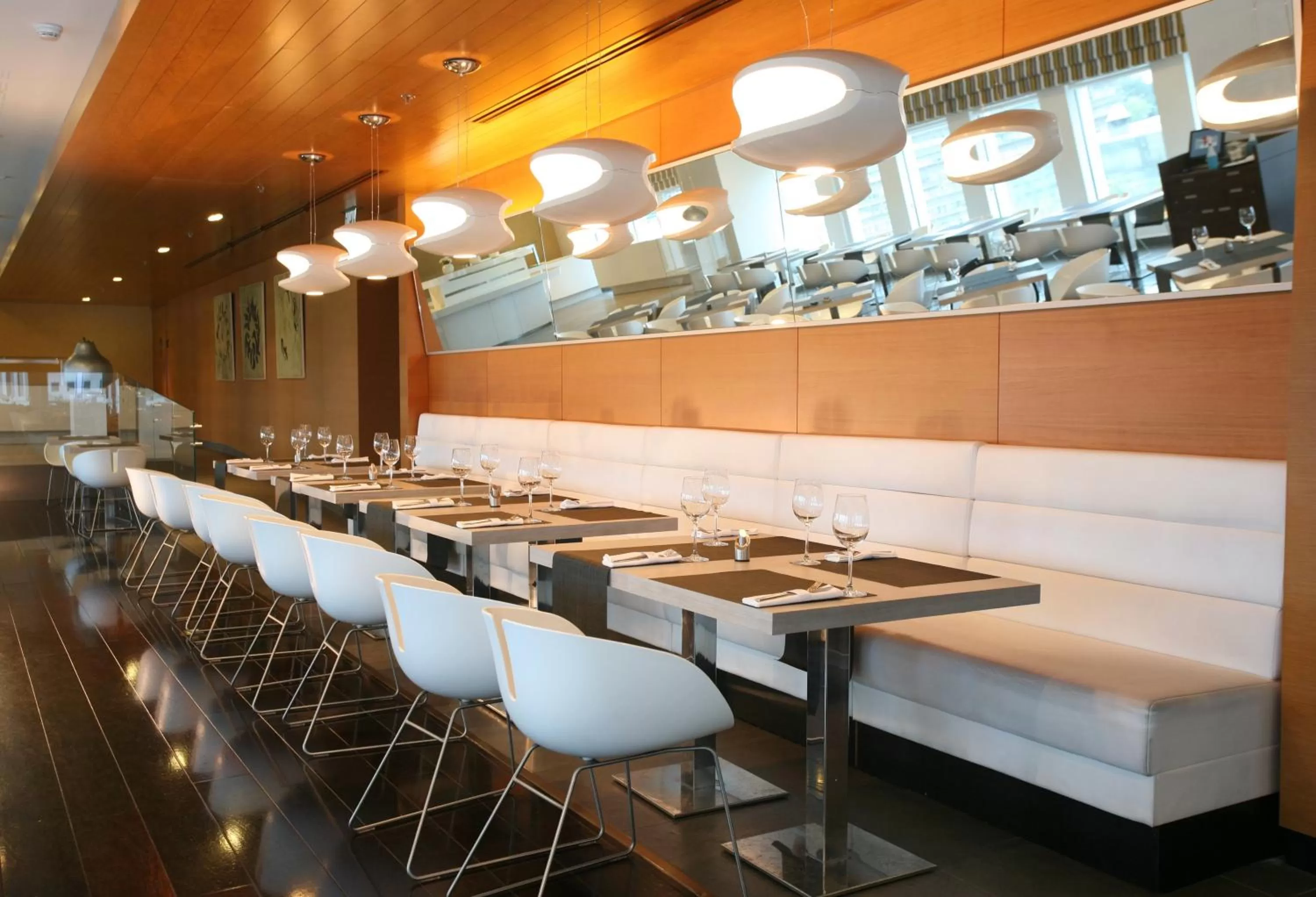 Restaurant/places to eat in Crowne Plaza Tel Aviv City Center by IHG