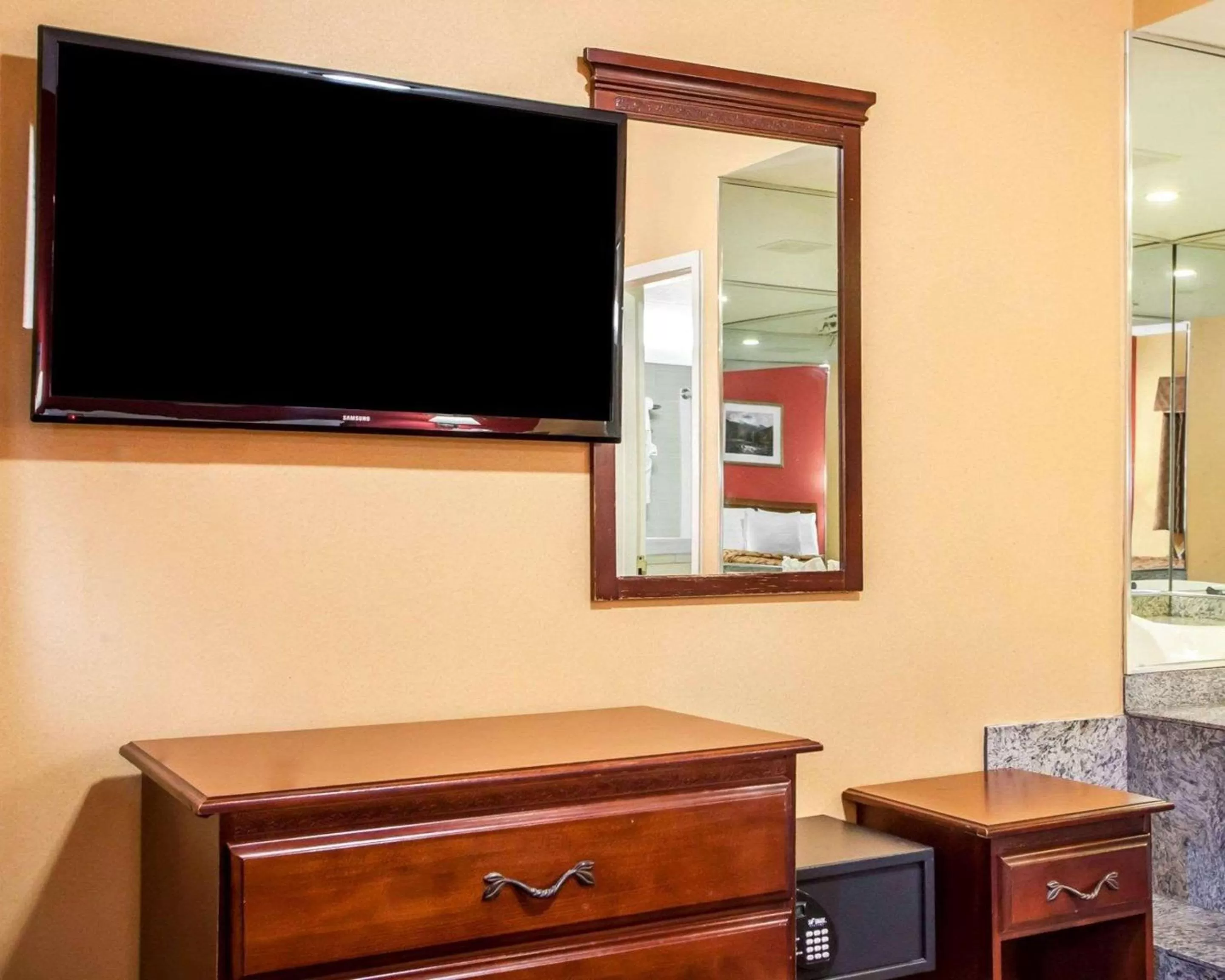 Photo of the whole room in Rodeway Inn