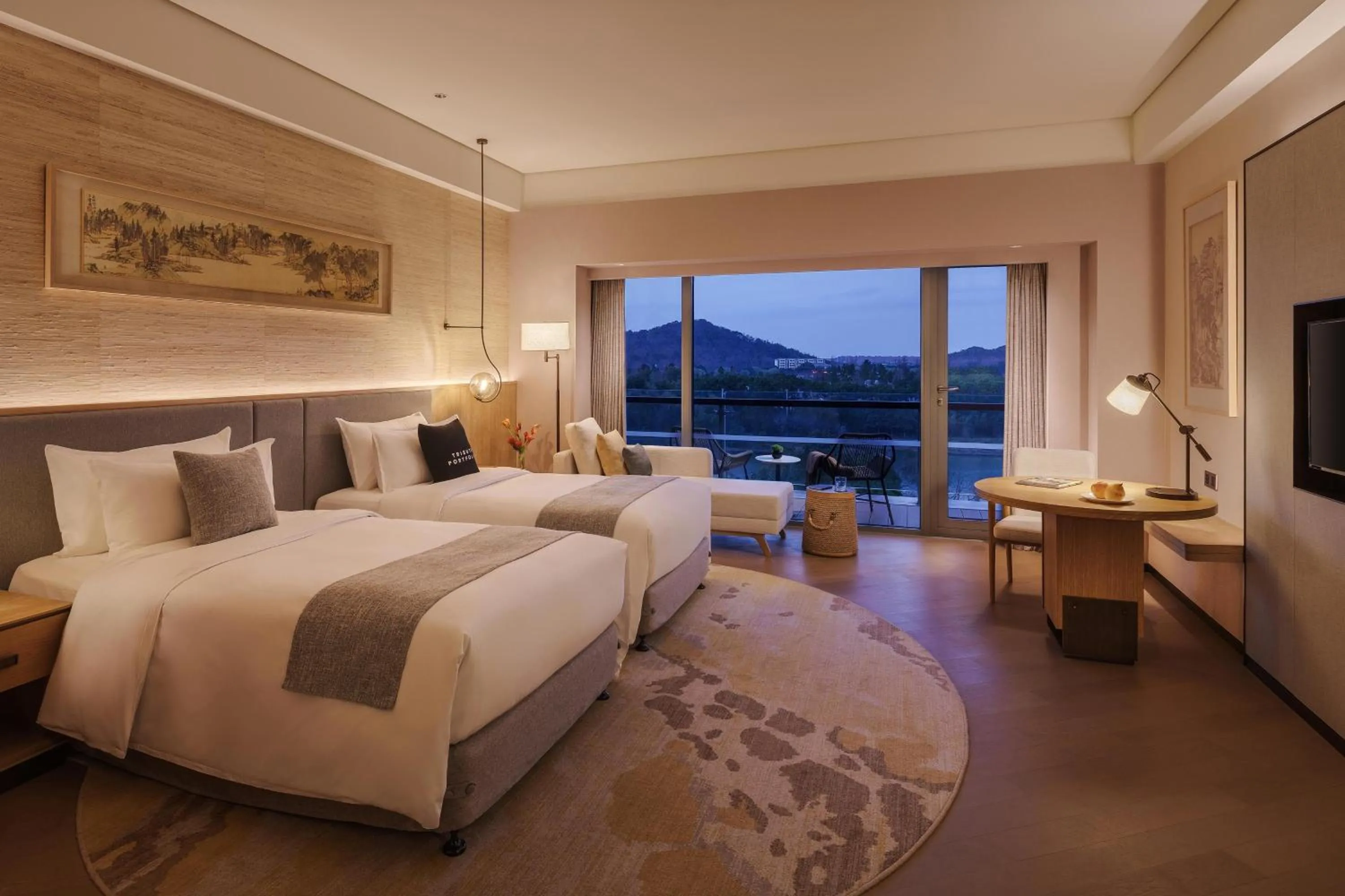 Photo of the whole room, Bed in The Yuluxe Sheshan, Shanghai, A Tribute Portfolio Hotel