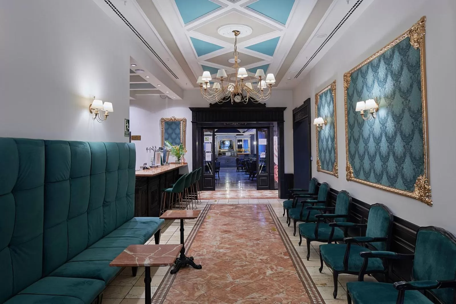 Restaurant/places to eat in Ramblas Hotel