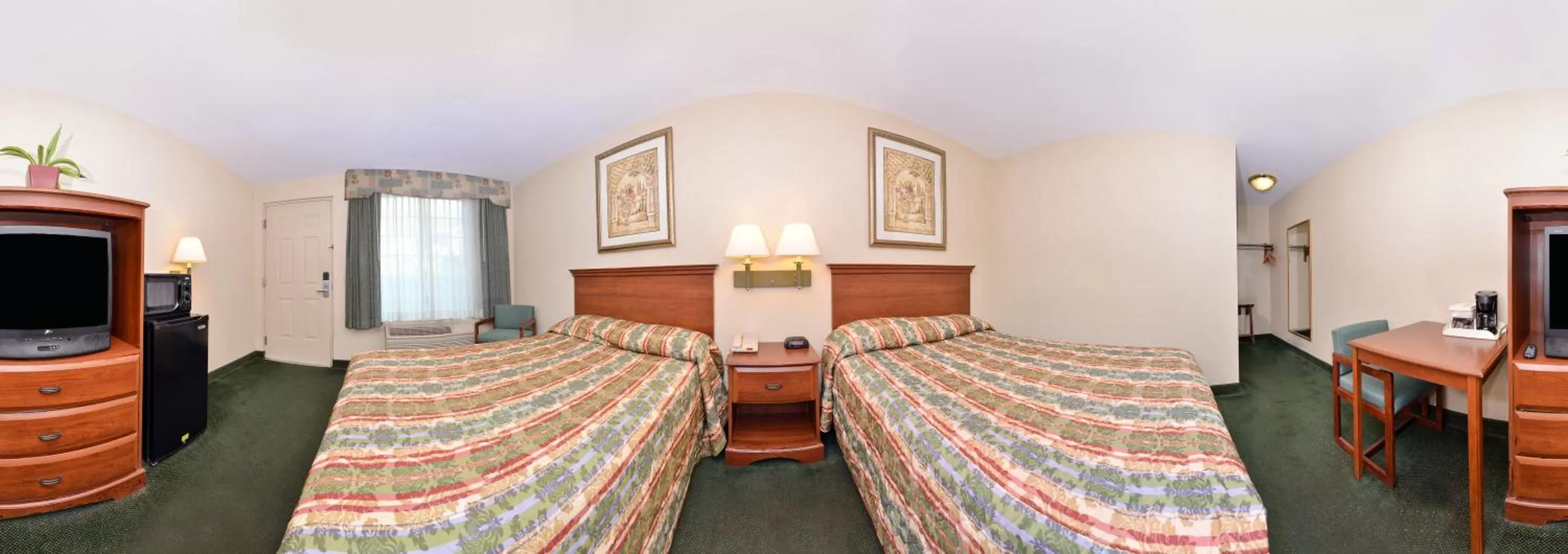 Photo of the whole room, Bed in Tower Inn and Suites of Guilford / Madison