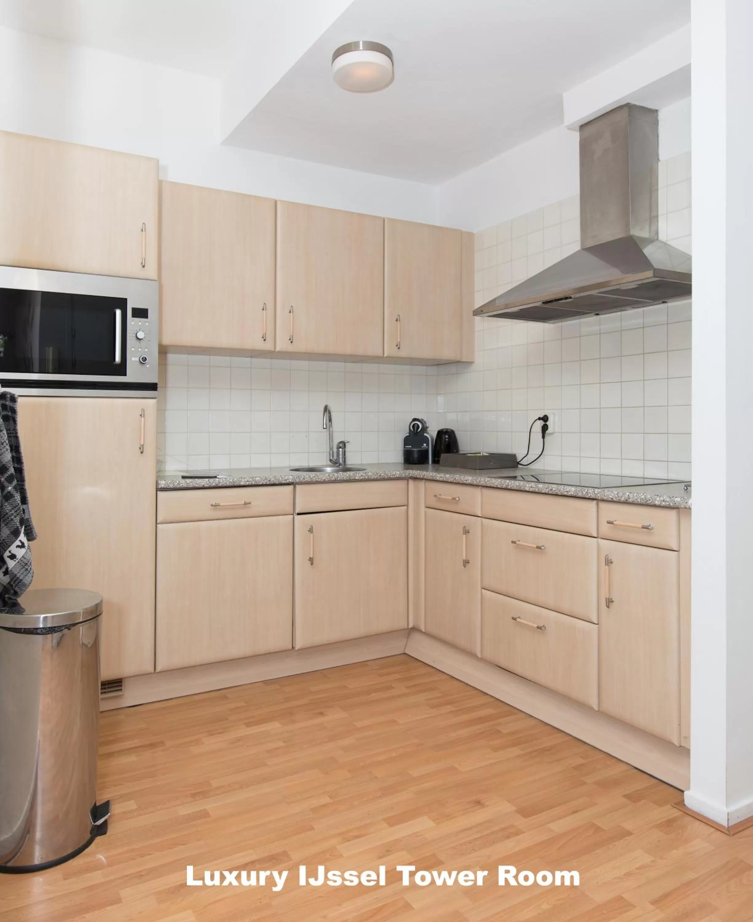 Kitchen or kitchenette in Hotel de Vischpoorte, centrum Deventer en aan de IJssel