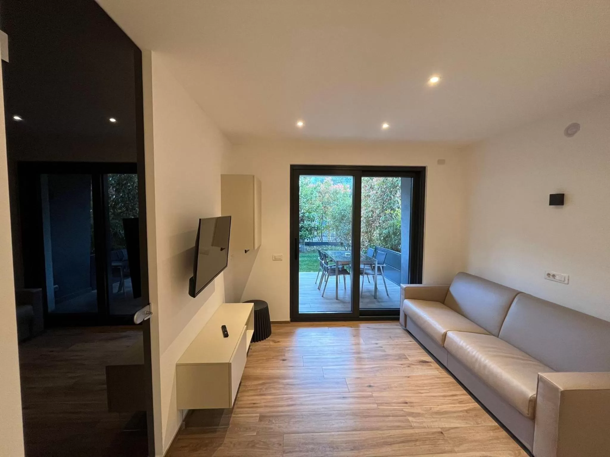 Living room in Riva Lake Lodge