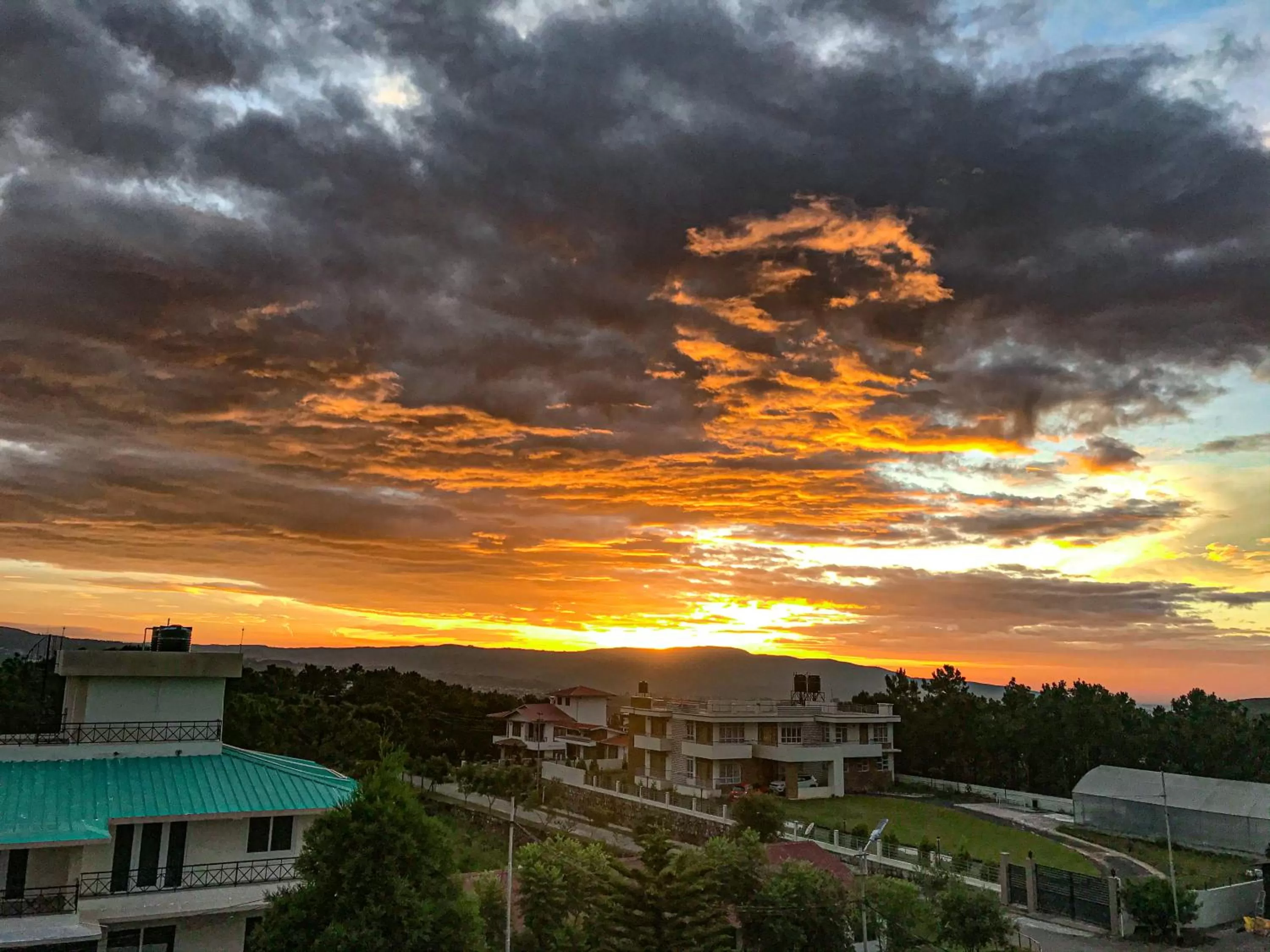 Sunset in Windermere Inn