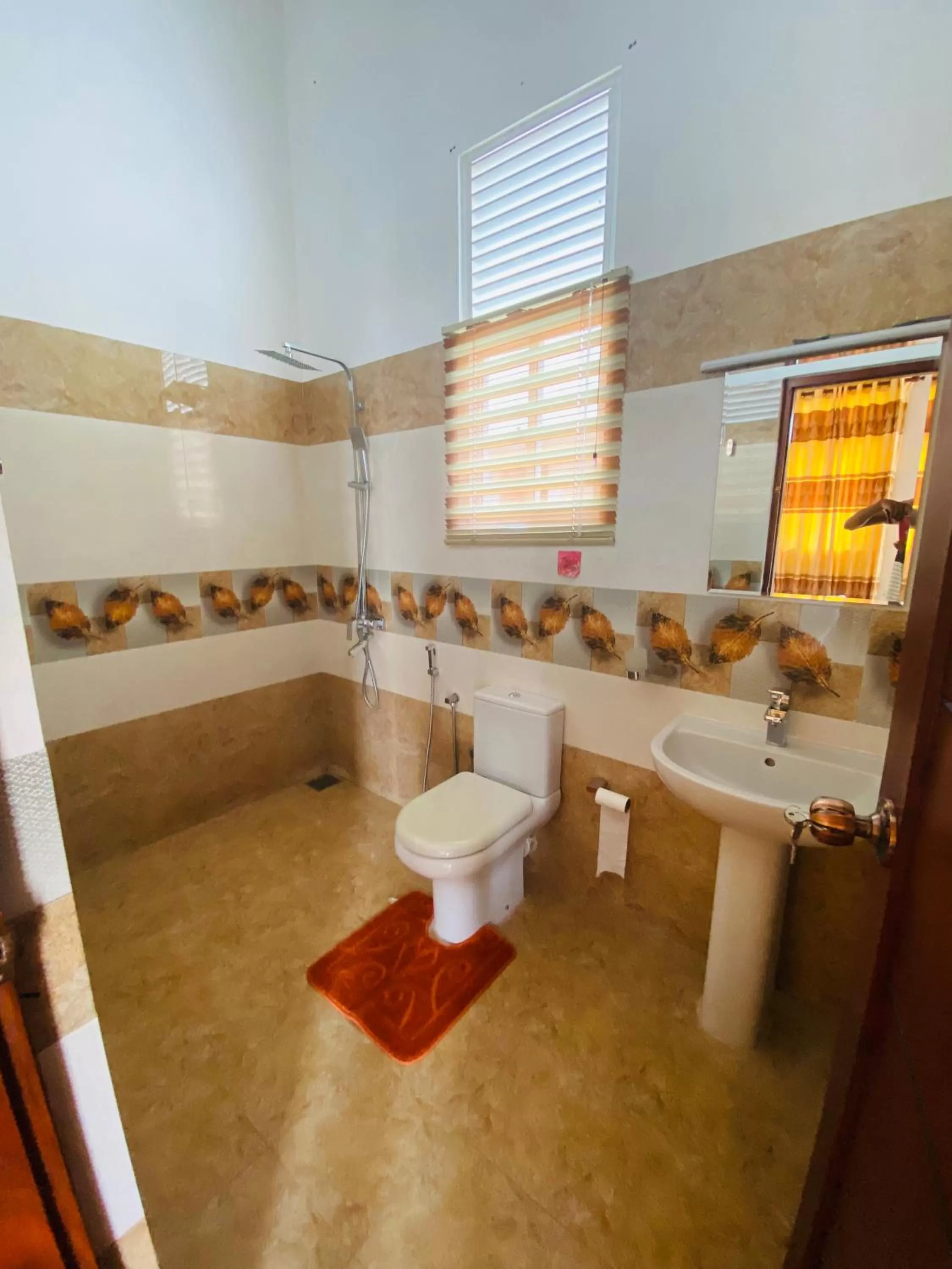 Shower in The Kingslayer Resort