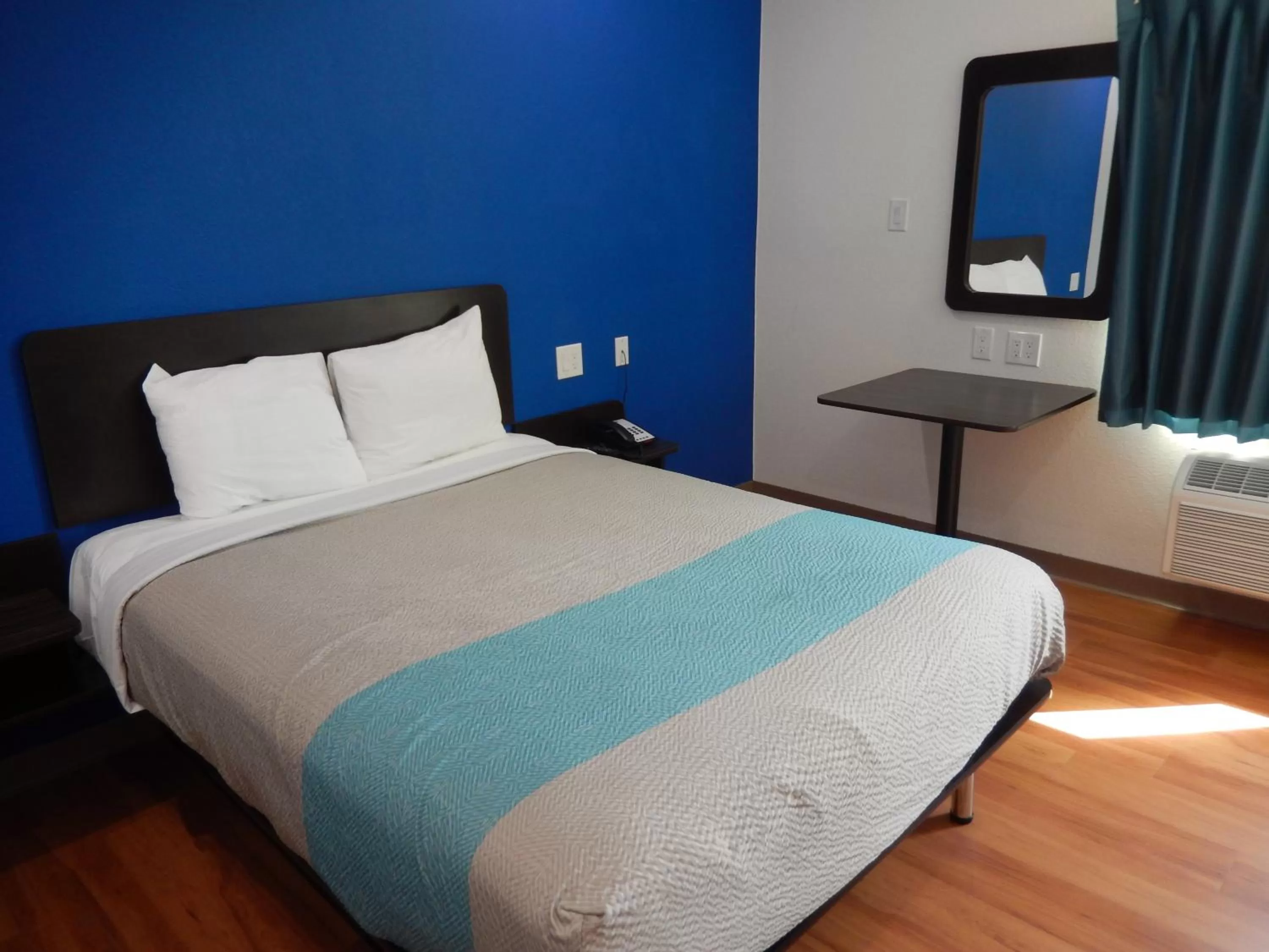 Bed in Motel 6-Houston, TX - Downtown North