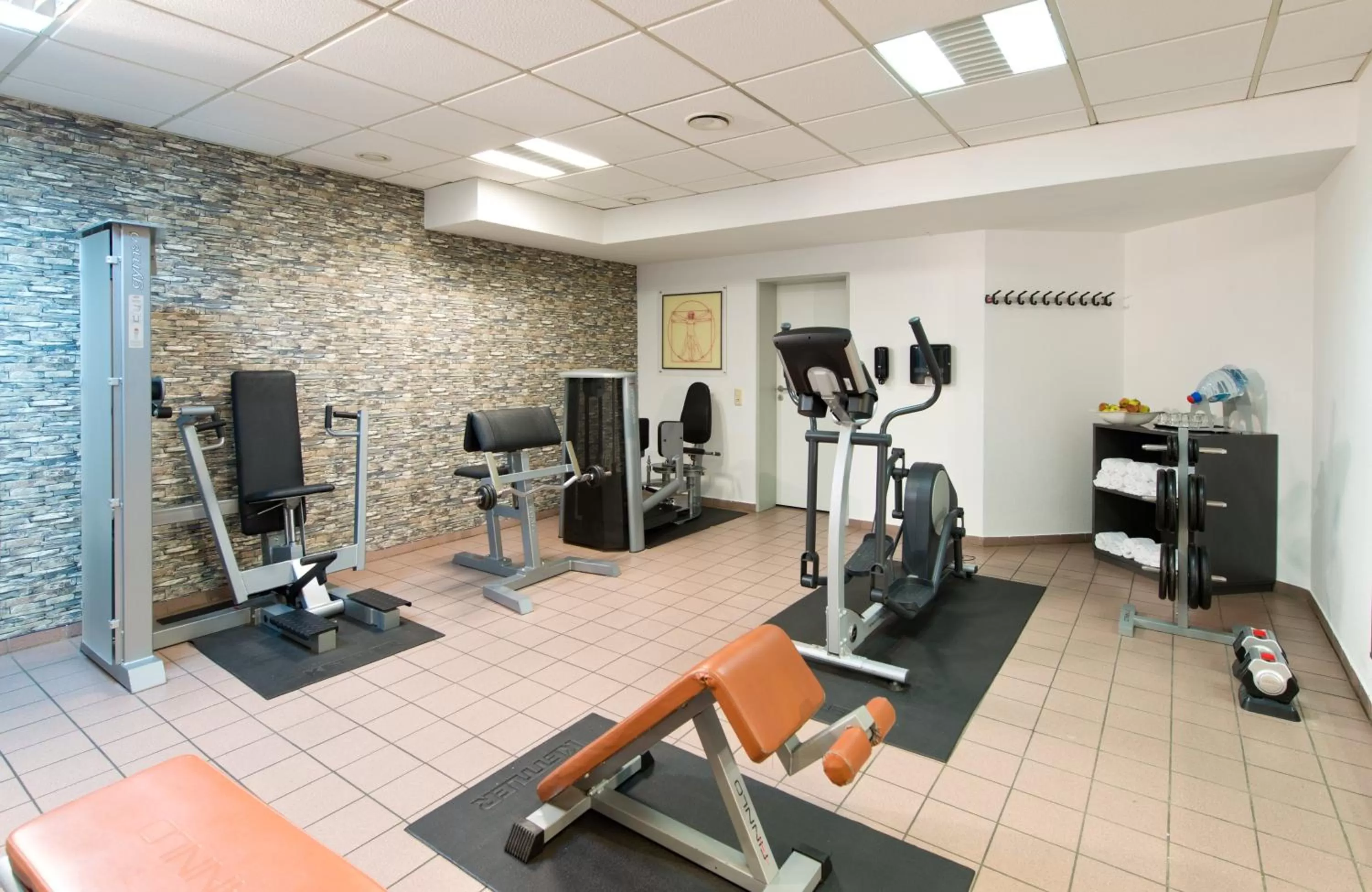 Fitness centre/facilities in Leonardo Hotel Köln