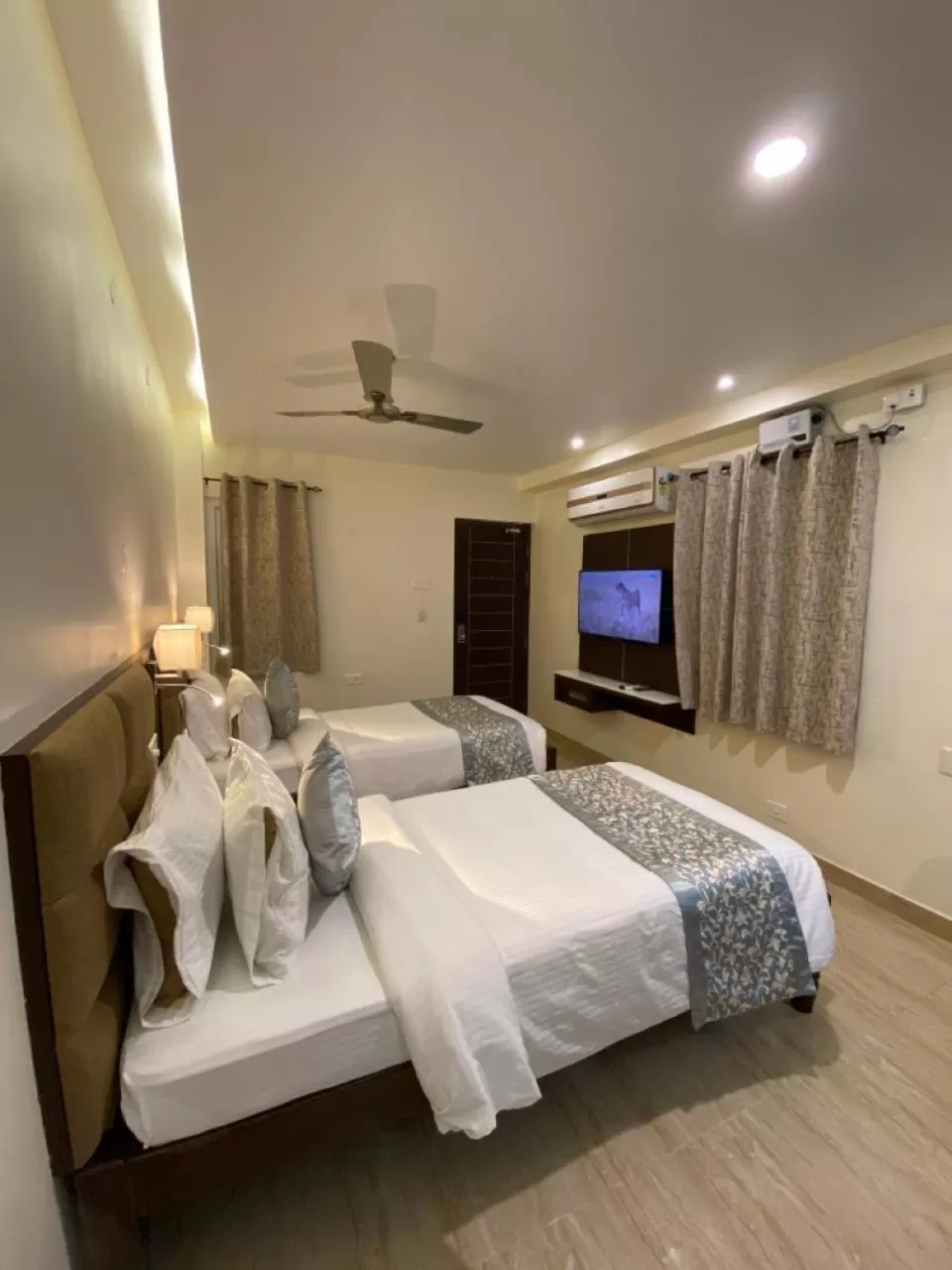 Bed in Le Shiv Executive Suite