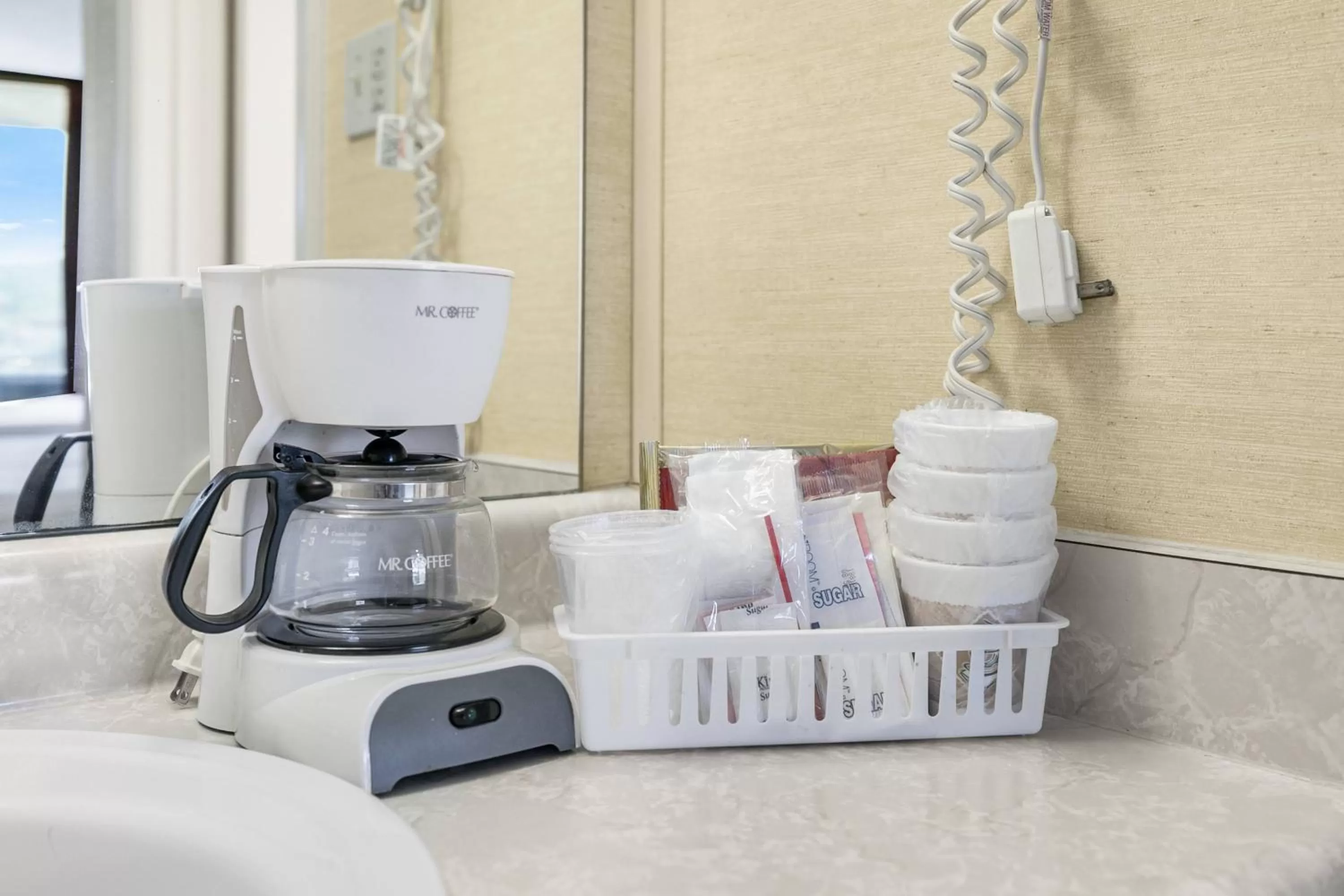 Coffee/tea facilities in Candlewick Inn and Suites