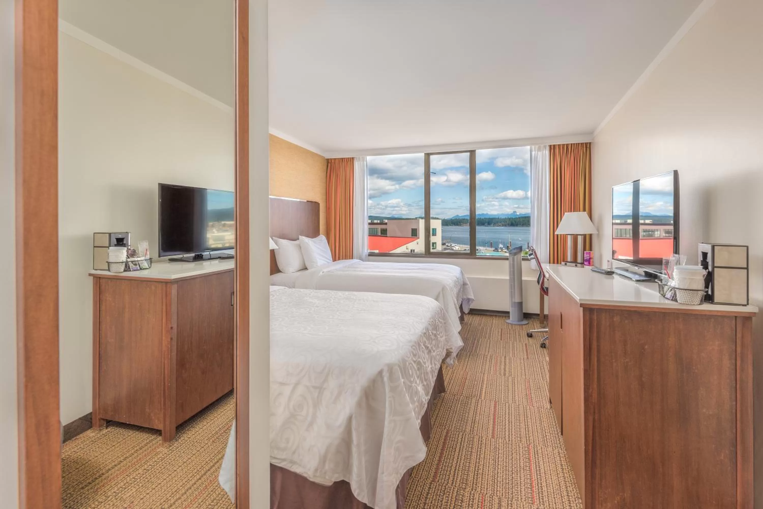 Coffee/tea facilities, Bed in Coast Discovery Inn